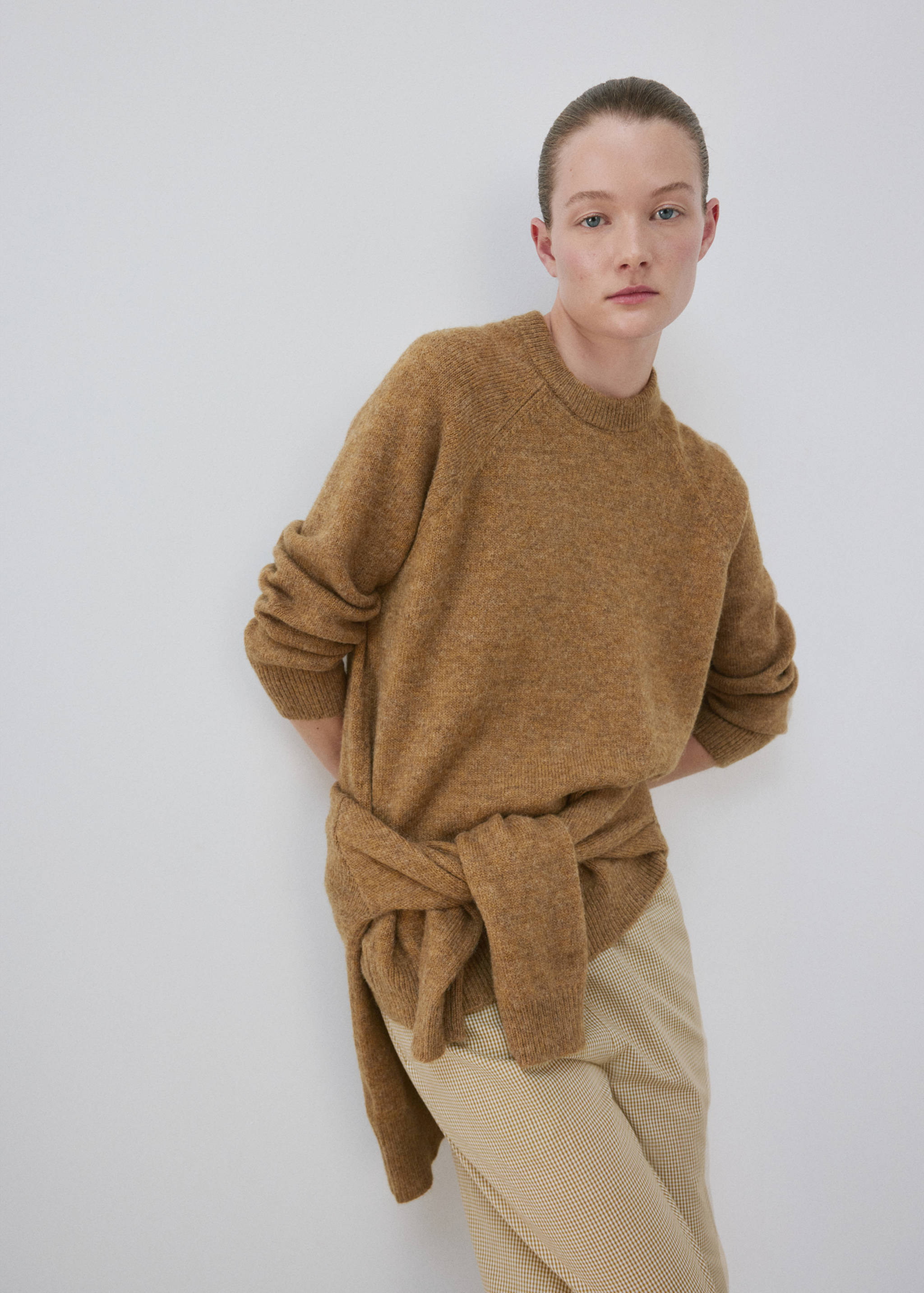 Round-neck knitted sweater - Details of the article 1