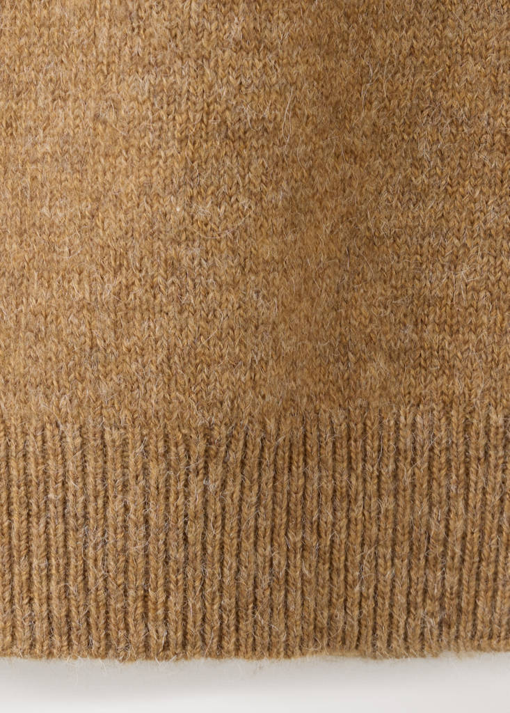 Round-neck knitted sweater — Brown