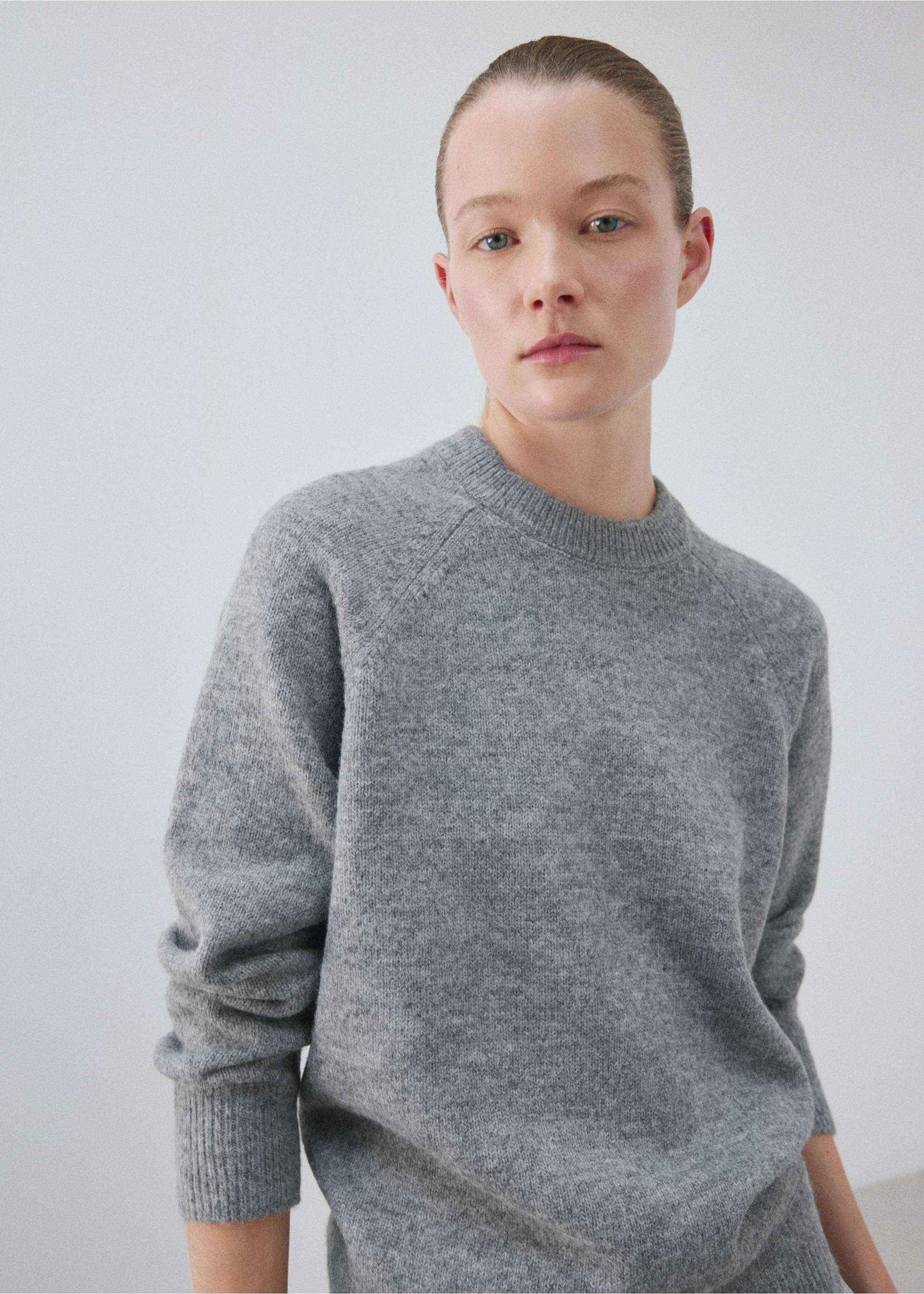 Round-neck knitted sweater - Medium plane, Grey. Ref: 37041440-00.