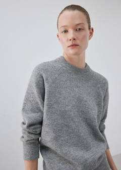 Round-neck knitted sweater — Grey 1