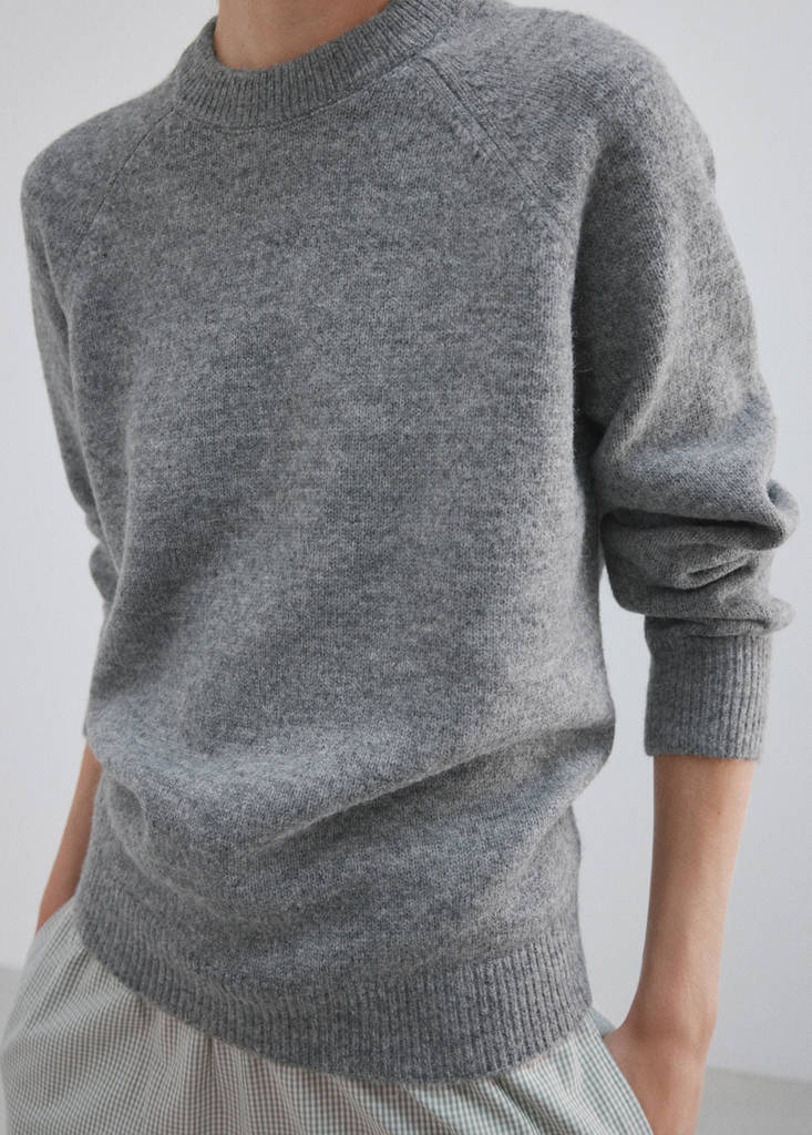 Round-neck knitted sweater — Grey