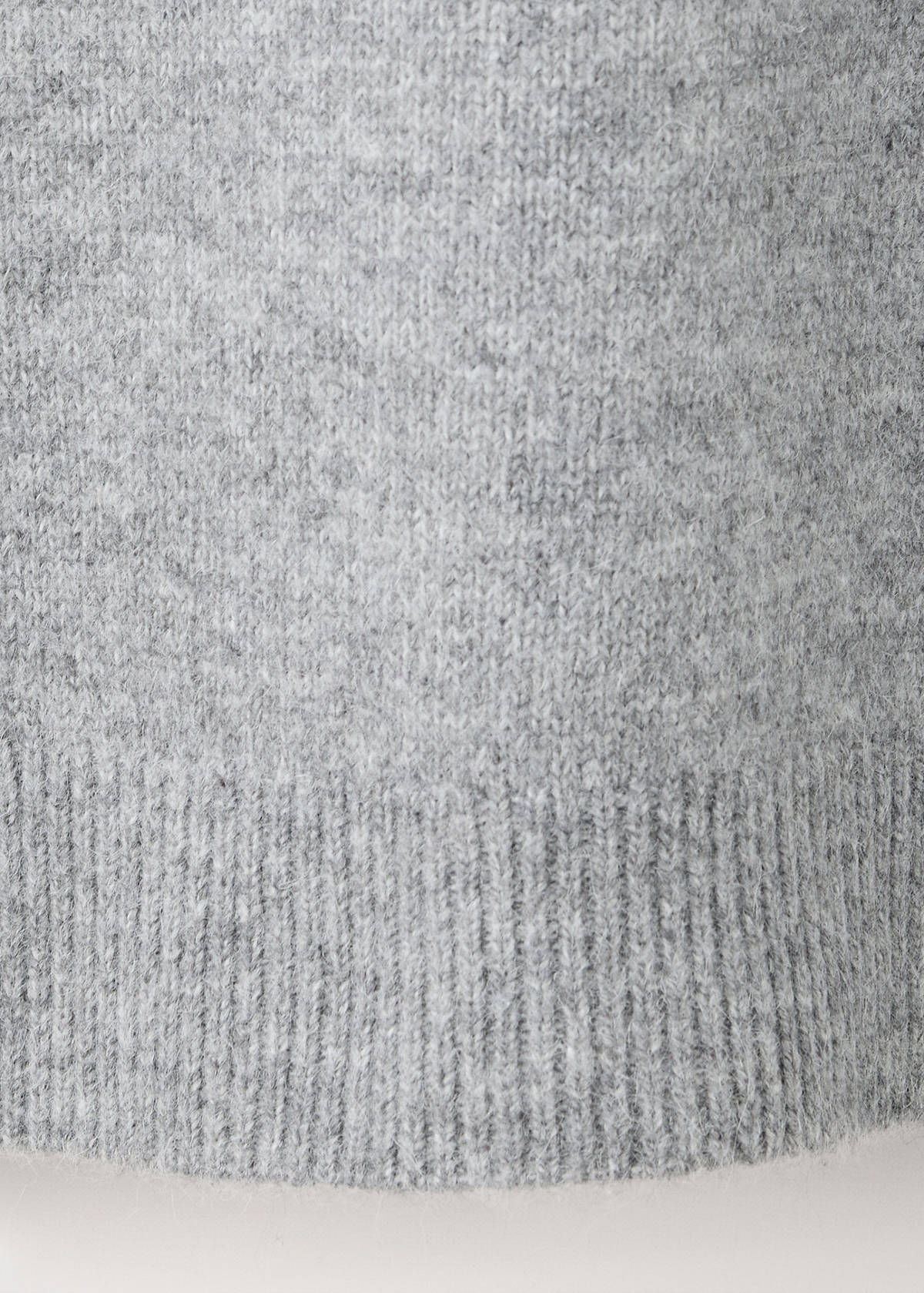 Round-neck knitted sweater — Grey