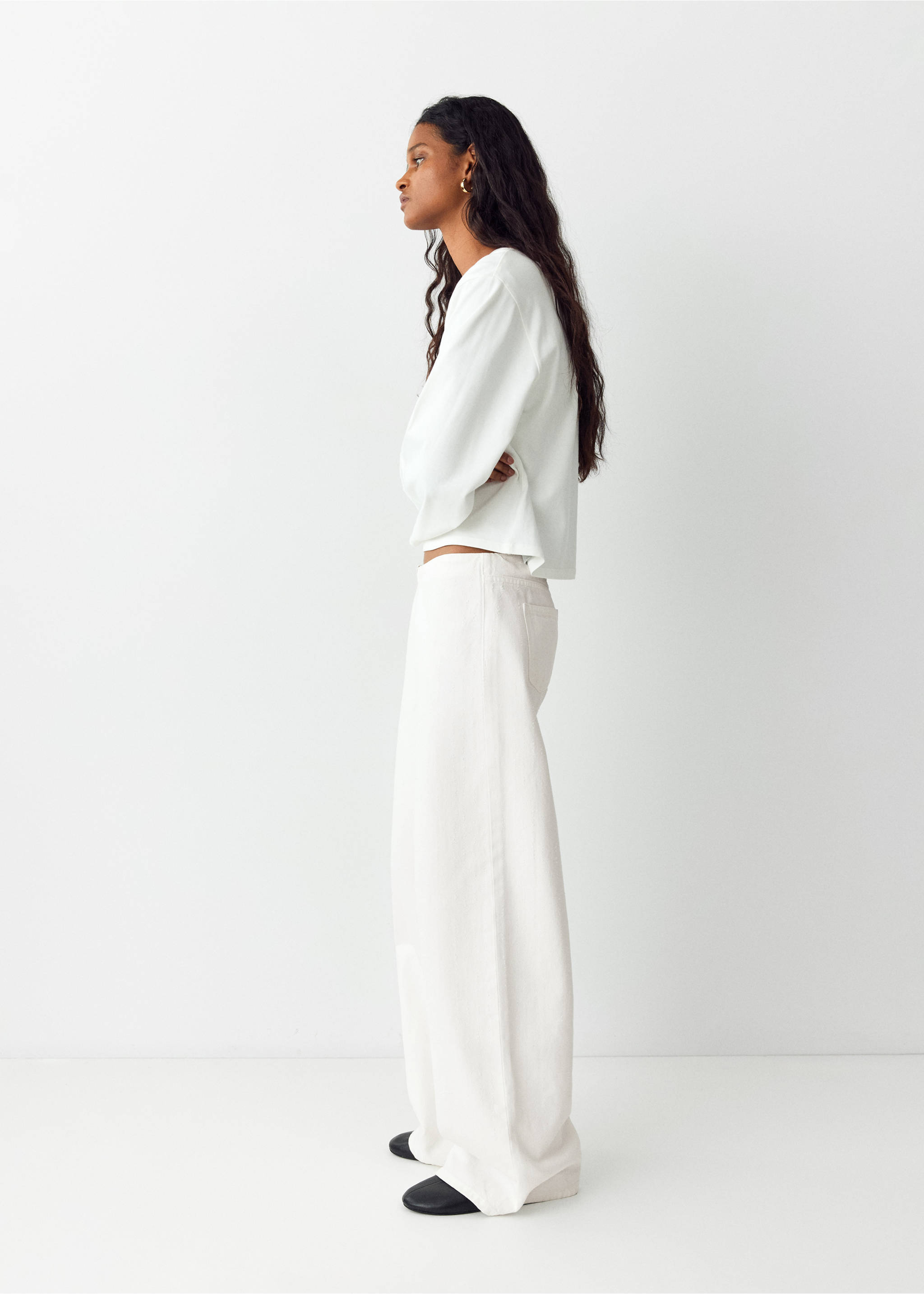 White denim trousers with a high-rise waist and a relaxed wide-leg fit., White. Ref: 37041442-00.