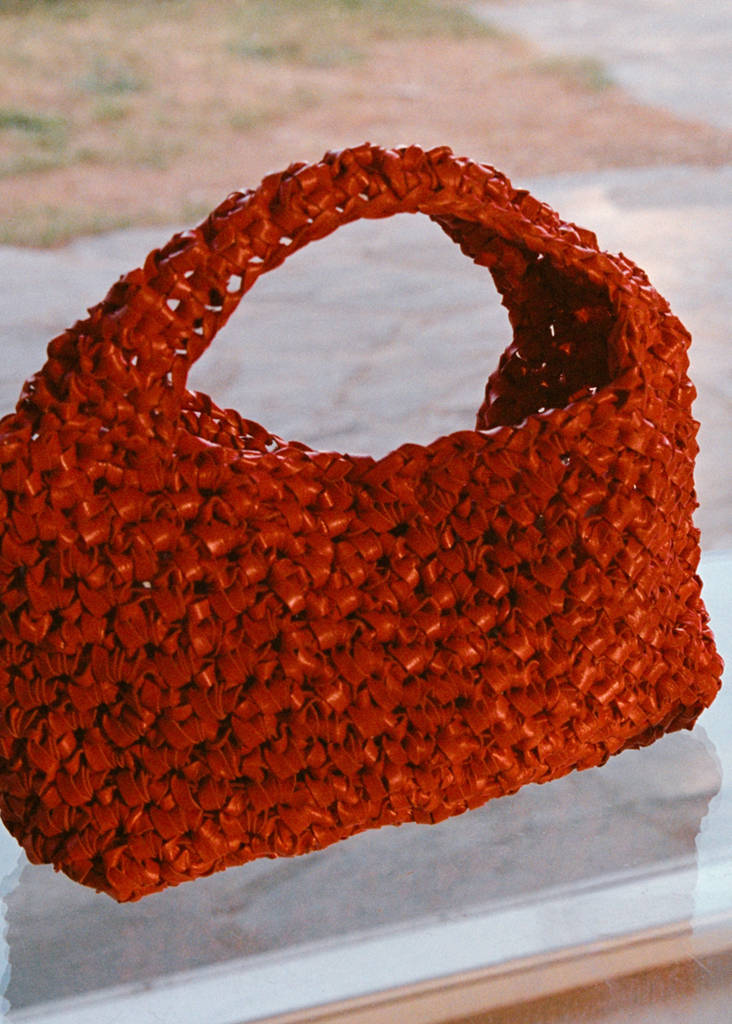 Handmade woven leather handbag — Red