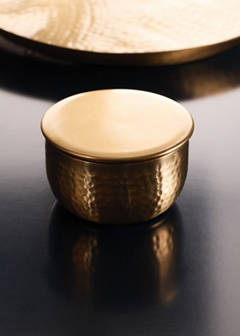 Wooden box with hammered metal effect — Gold 1
