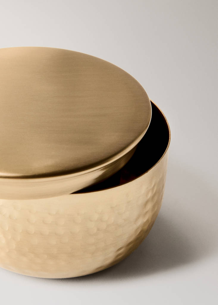 Wooden box with hammered metal effect — Gold