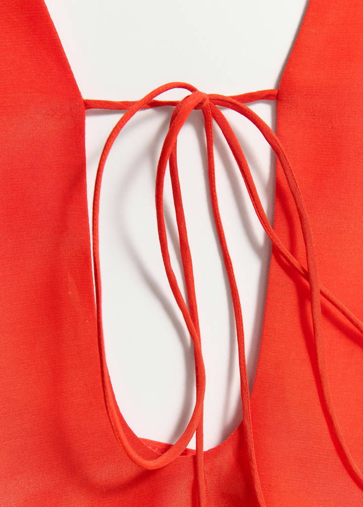 Seidenkleid mit Schleifen-Overlay — Rot