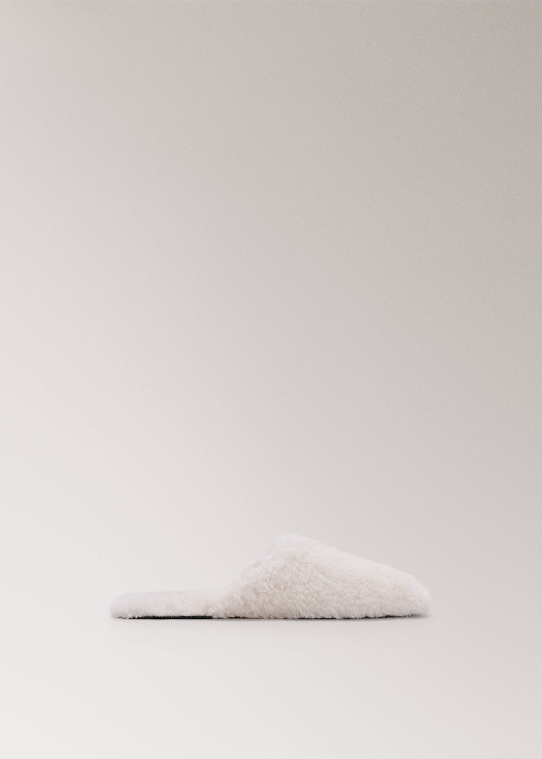 Shearling sneakers with a rounded toe - Article without model, Ecru. Ref: 37041451-00.