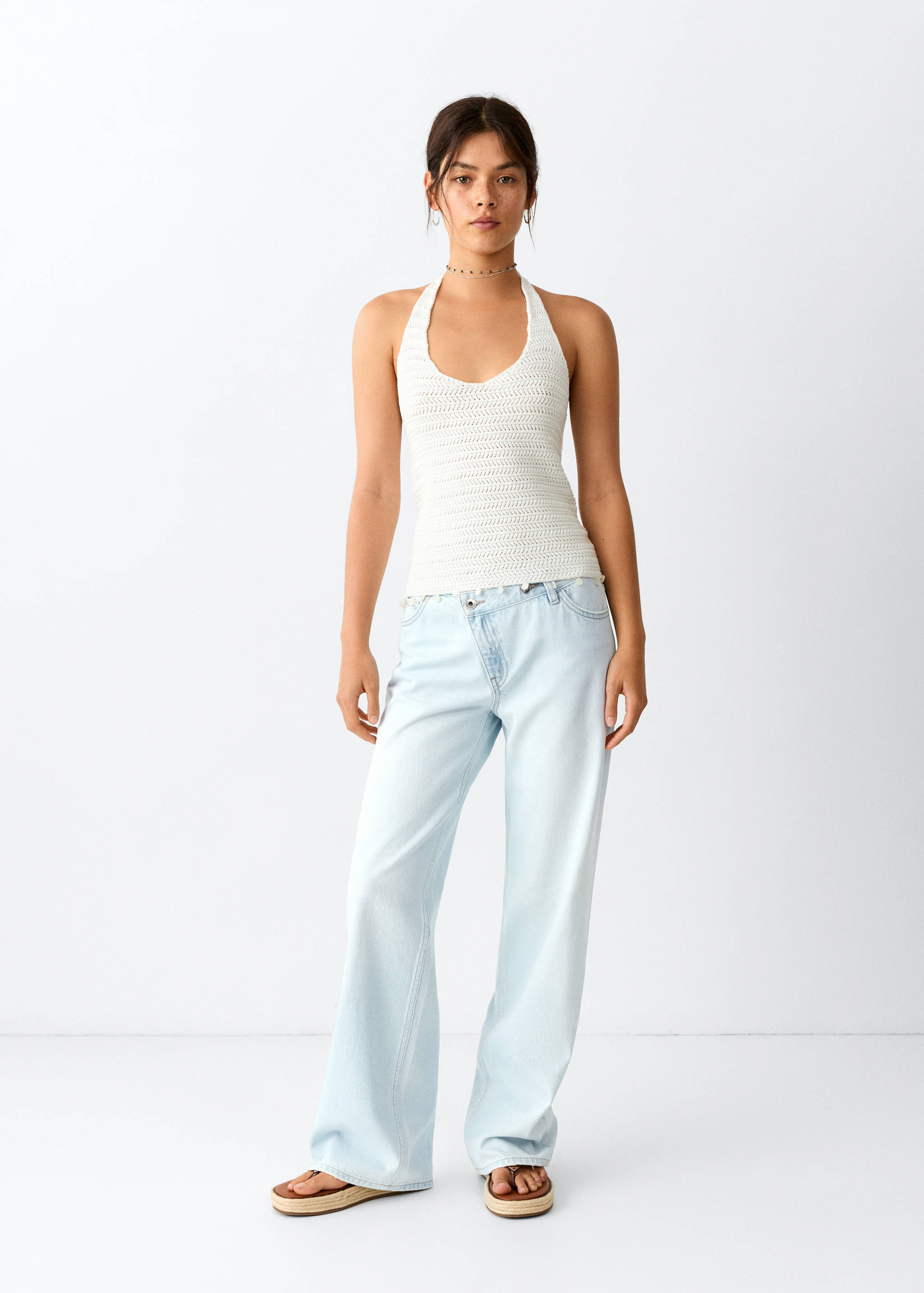 Crossed straight jeans - General plane