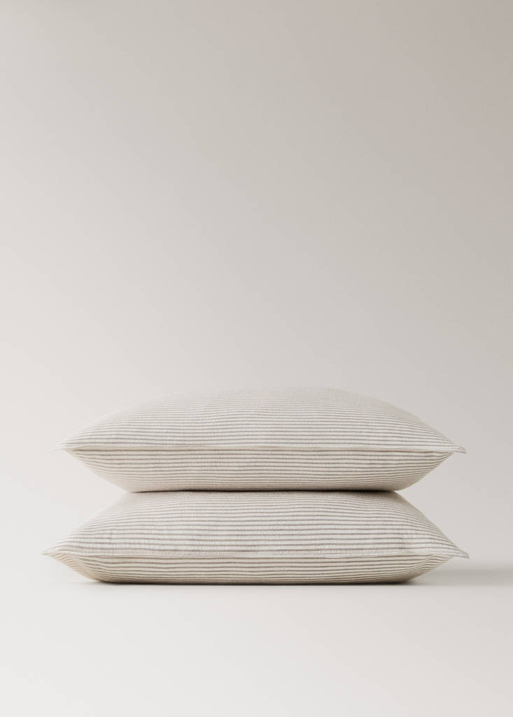 Two seersucker cotton pillowcases with fine stripes 60x60 cm — Coffee