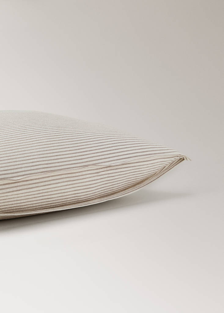 Two seersucker cotton pillowcases with fine stripes 60x60 cm — Coffee