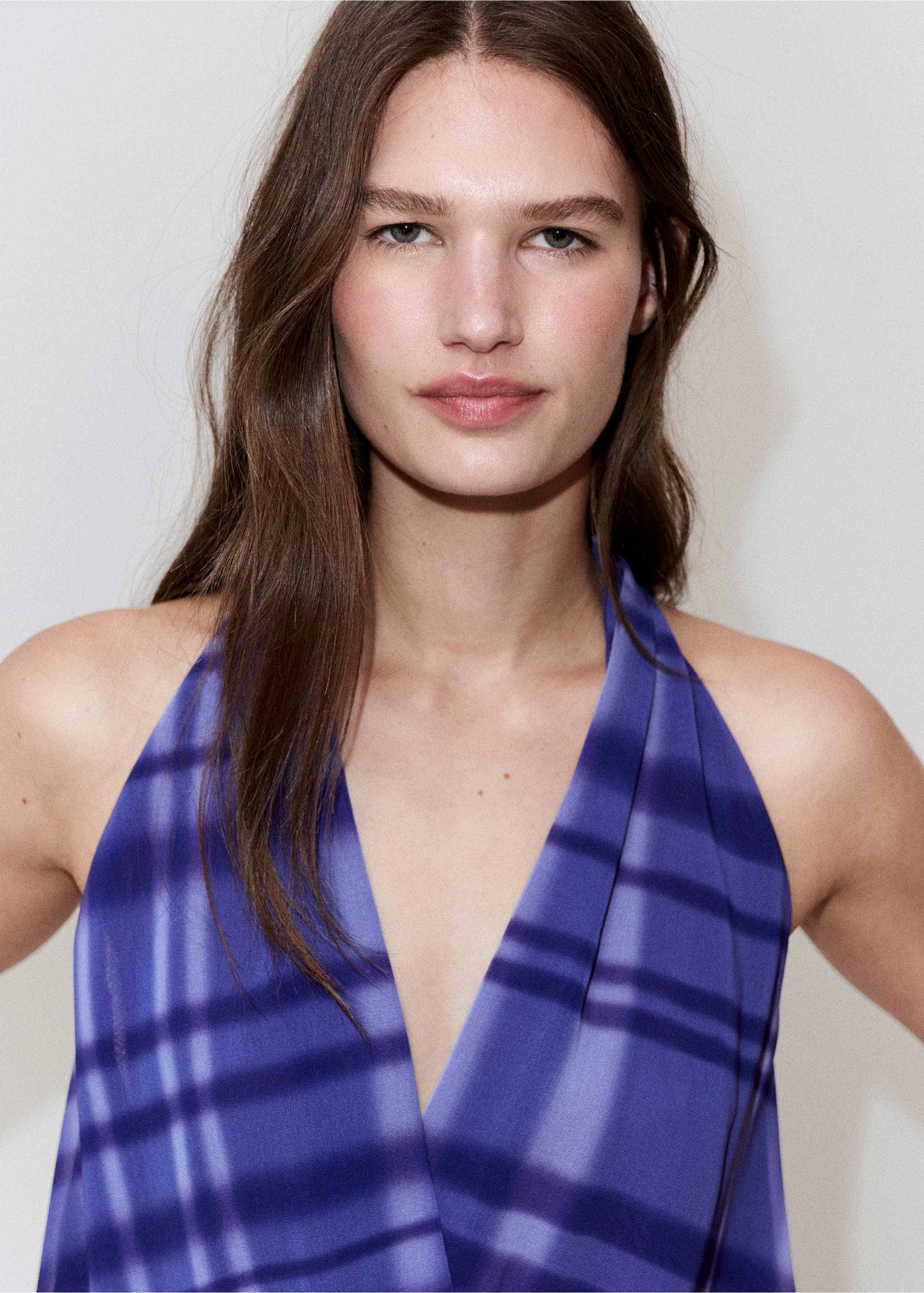 Halter-neck printed top - Details of the article 1, Blue. Ref: 37041464-00.
