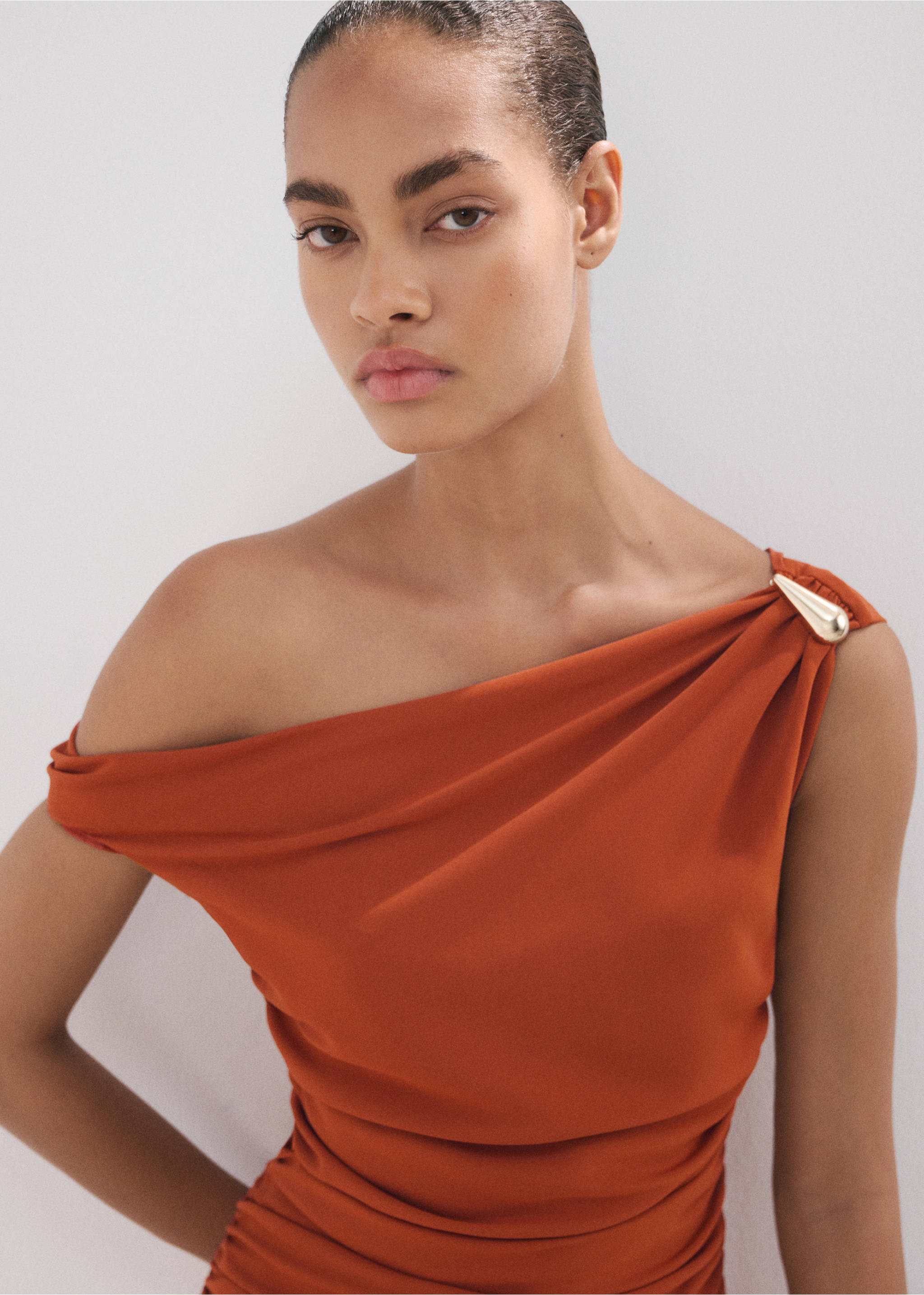 Vestido asimétrico fruncido - Detalle del artículo 1, Naranja. Ref: 37041476-00.