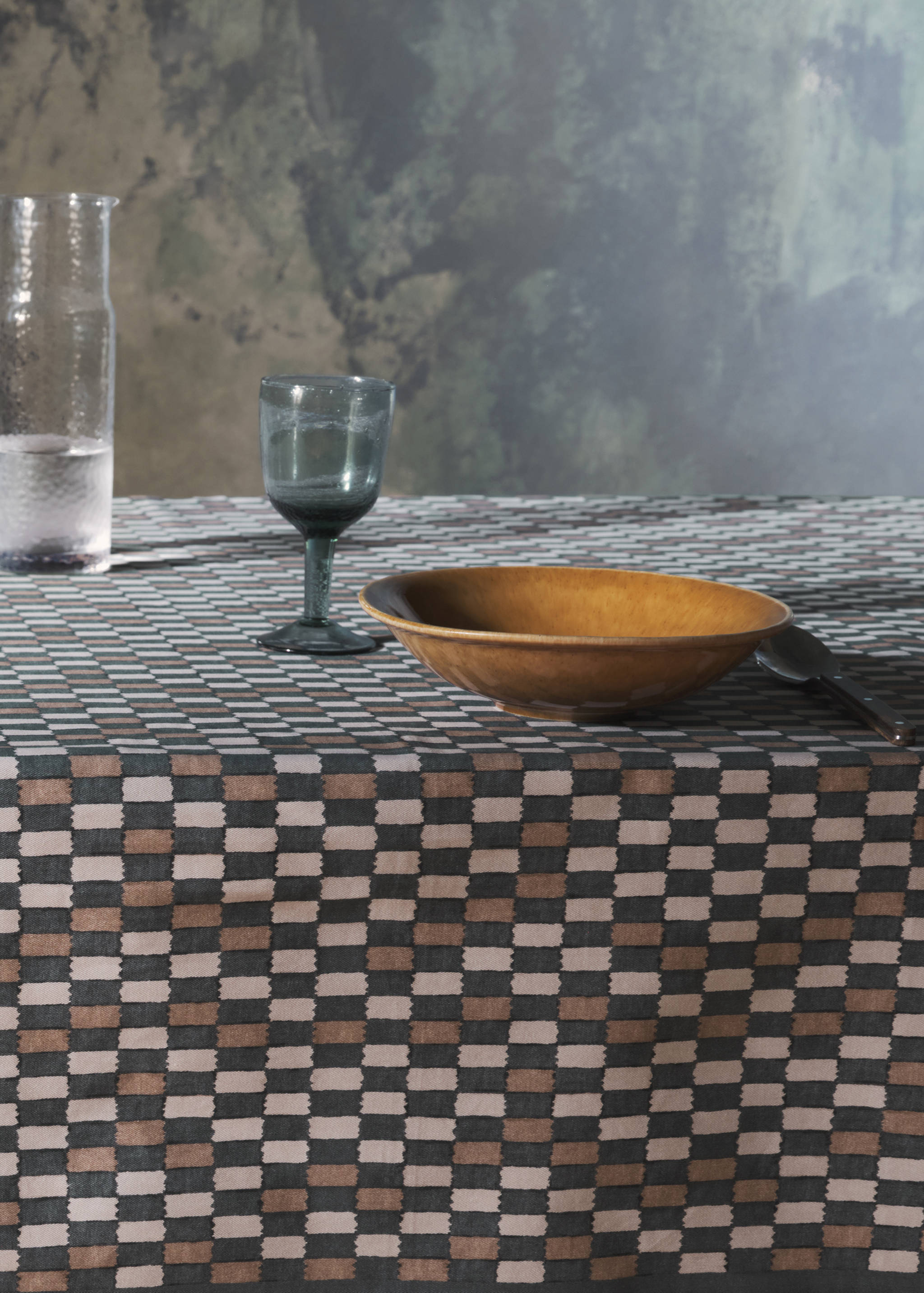 Printed resin-coated cotton tablecloth with check pattern for 6 to 8 people - Details of the article 5