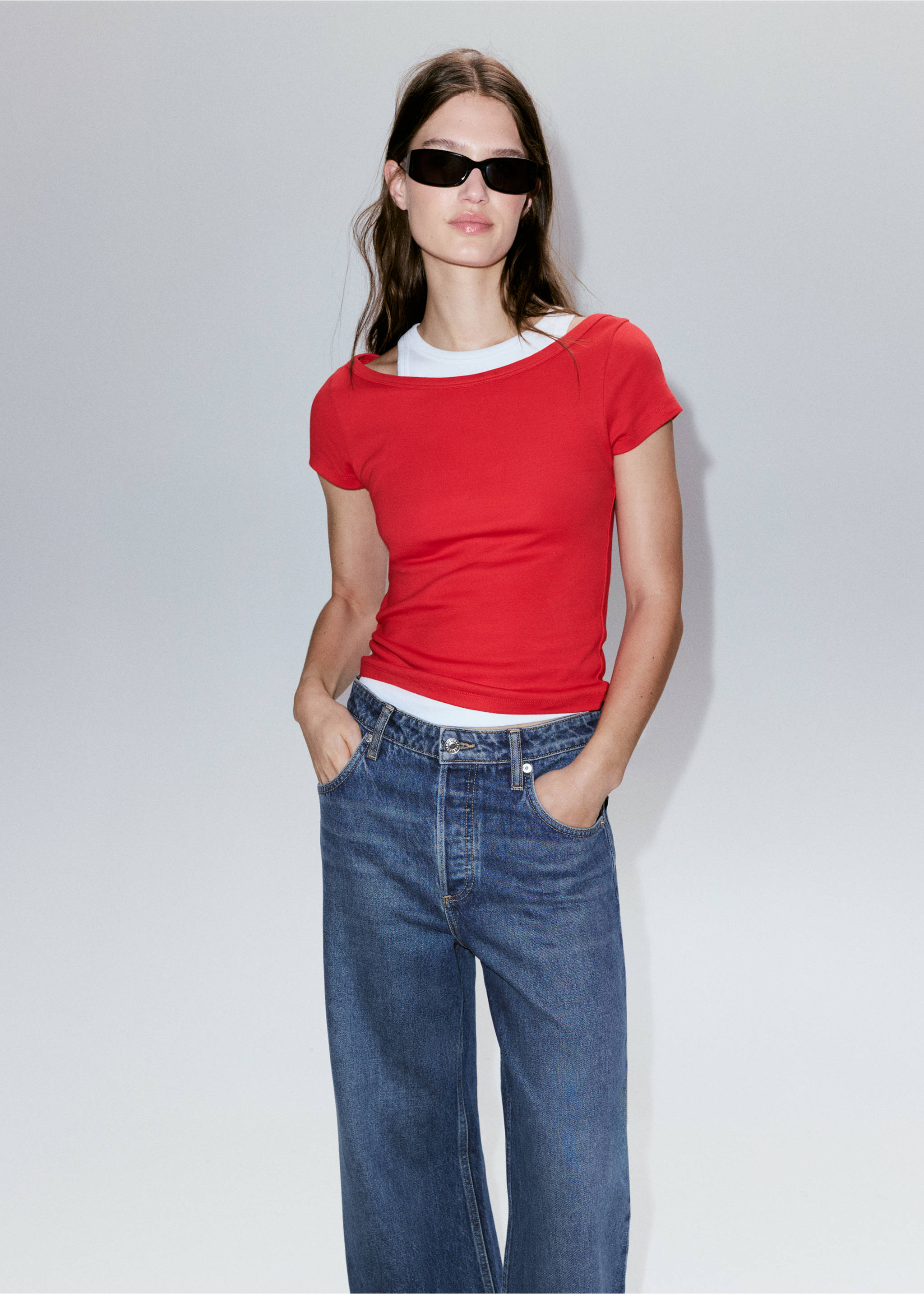 Two-tone contrast T-shirt - Medium plane, Red. Ref: 37041496-00.