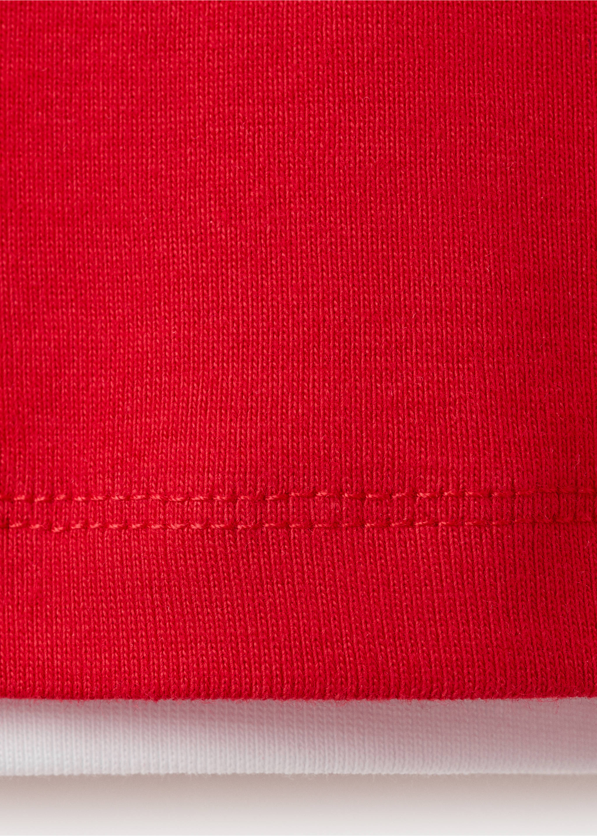 Two-tone contrast T-shirt - Details of the article 0, Red. Ref: 37041496-00.