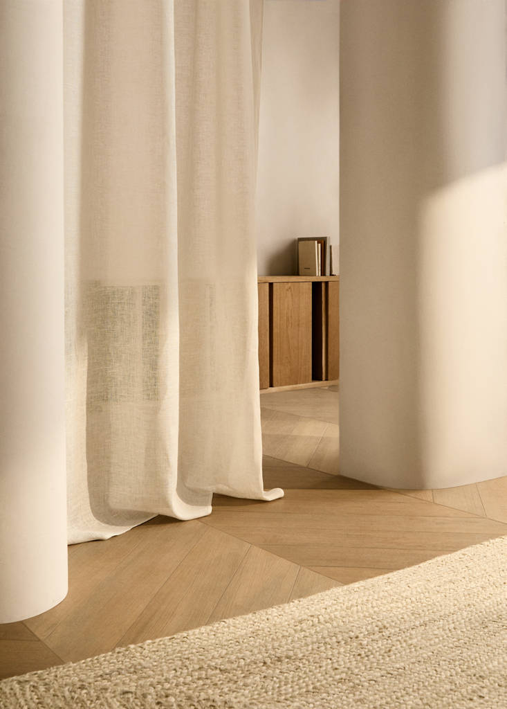Linen curtain with structured weave, low opacity — Ecru