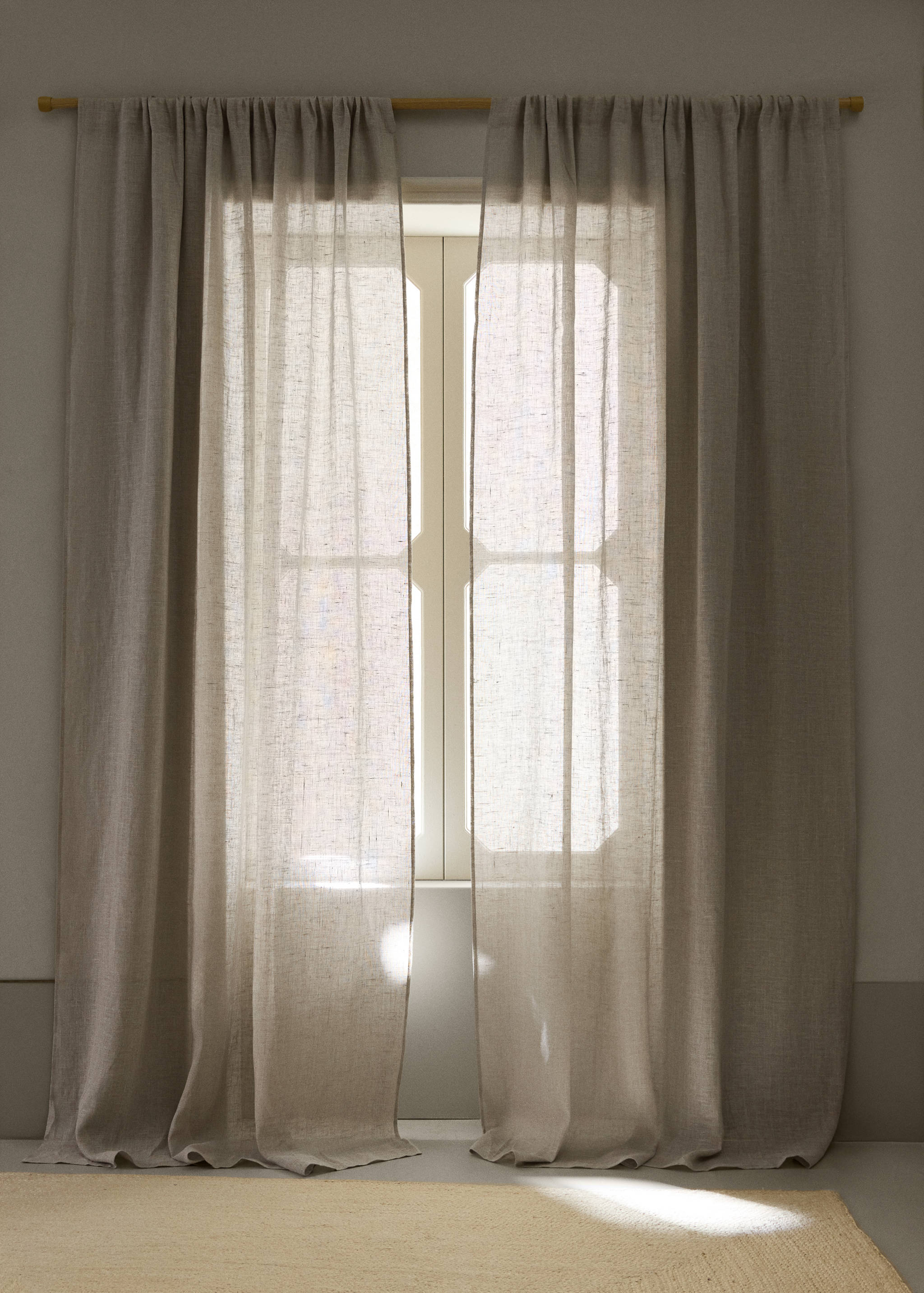 Linen curtain with structured weave, low opacity - General plane