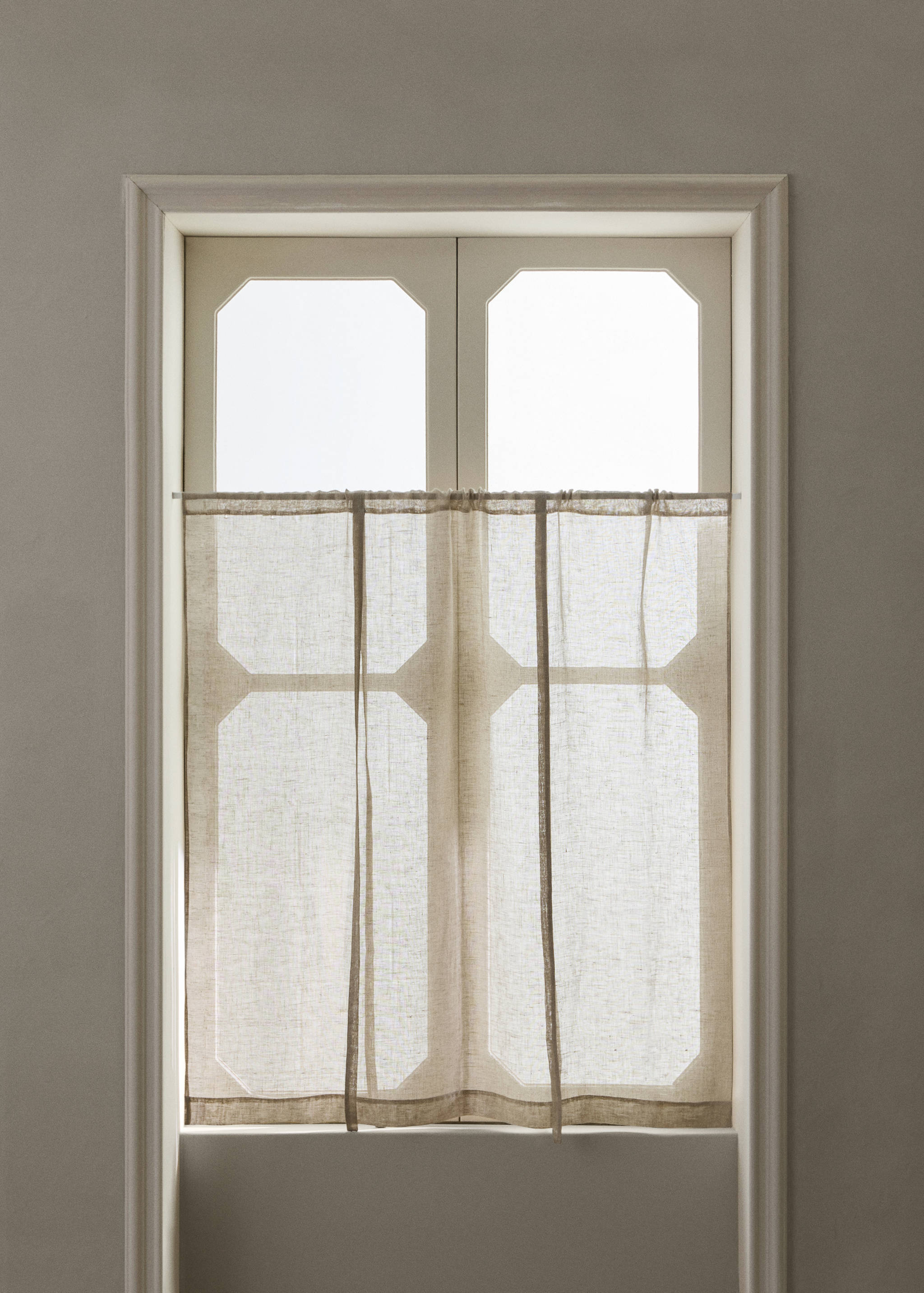 100% linen roller blind with low transparency - General plane
