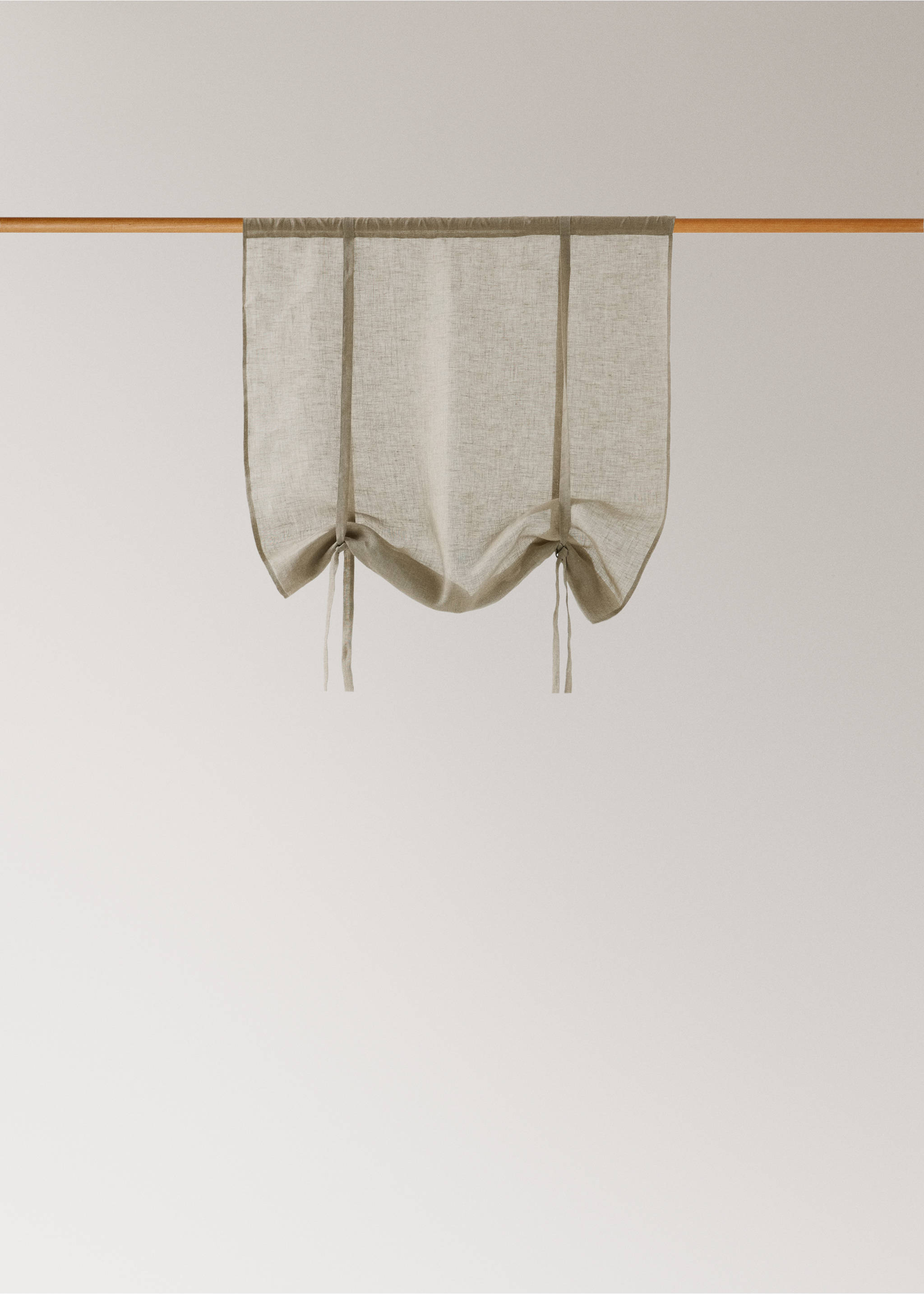 100% linen roller blind with low transparency - Details of the article 4, Sand. Ref: 37041508-00.