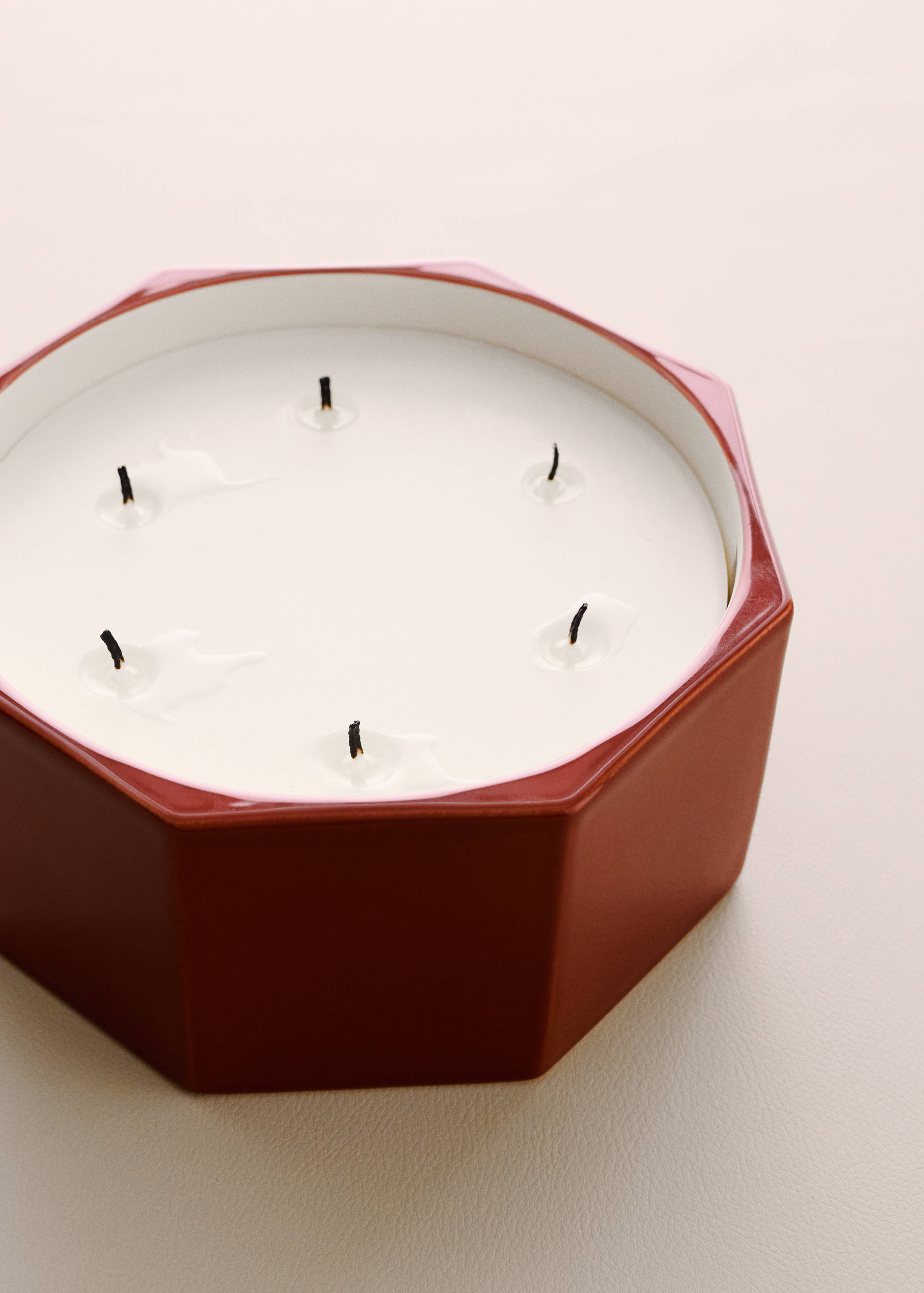 Hexagonal ceramic decorative candle - General plane