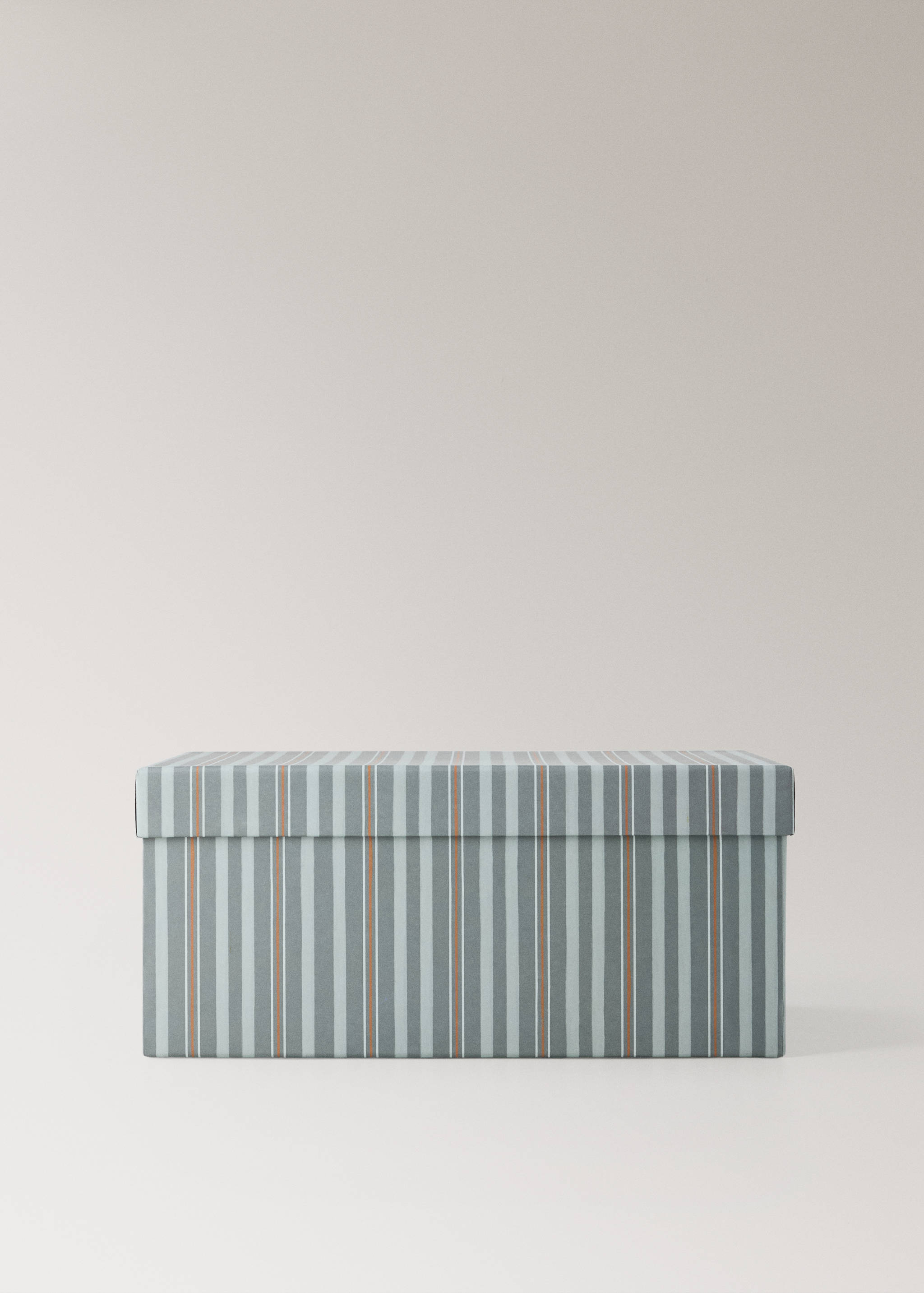 Caja de almacenamiento rectangular con patrón de rayas verticales en azul y gris.