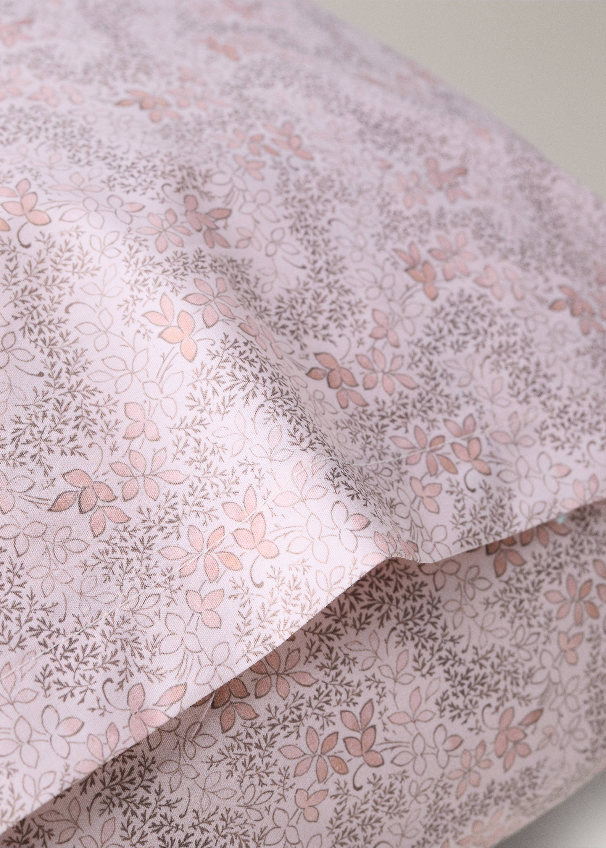 Floral print kids' pillowcase 50x75 cm - Details of the article 2, Nude. Ref: 37041525-00.
