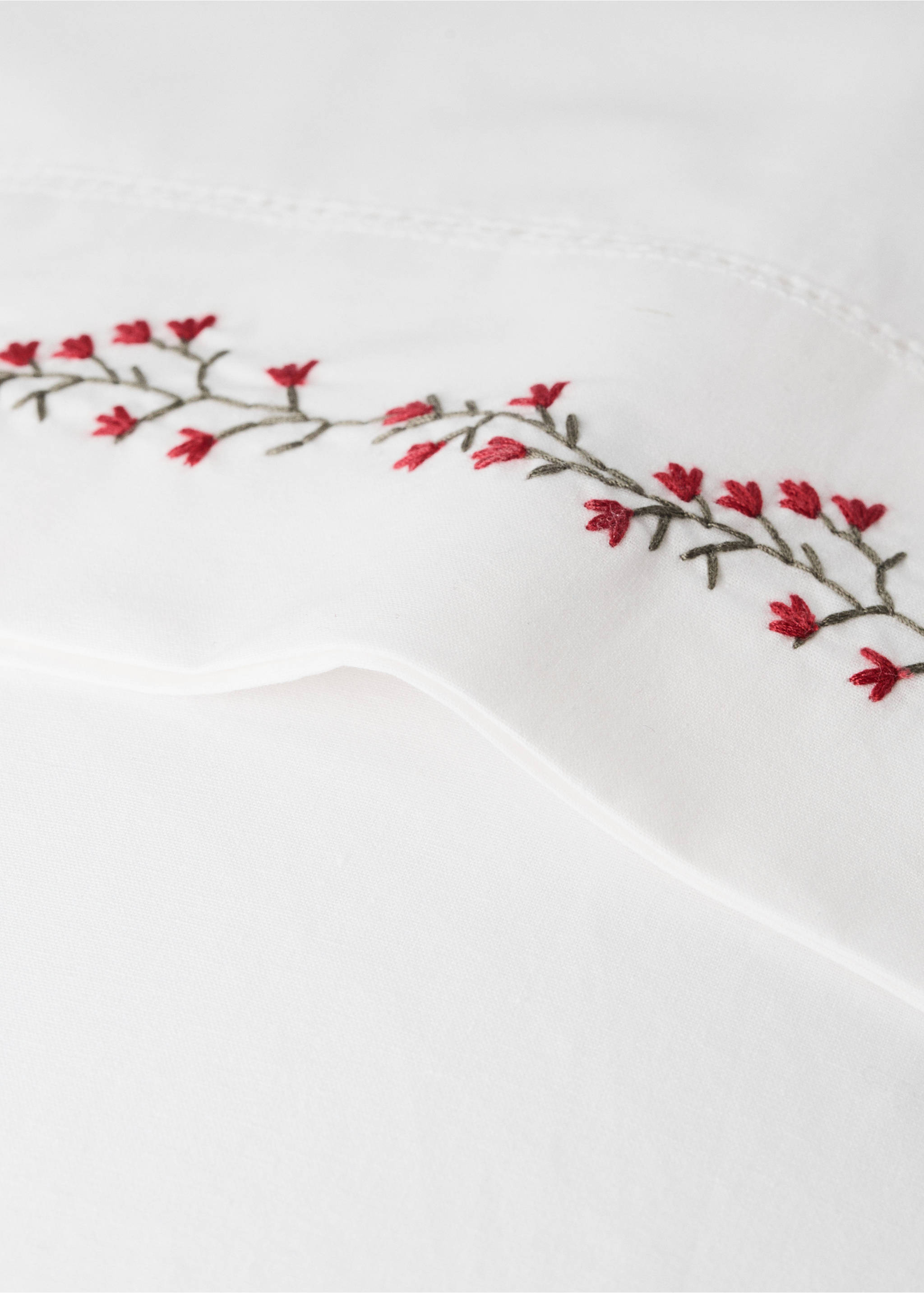 Taie d'oreiller broderies 45x110 cm - Détail de l'article 2, Blanc cassé. Ref: 37041545-00.