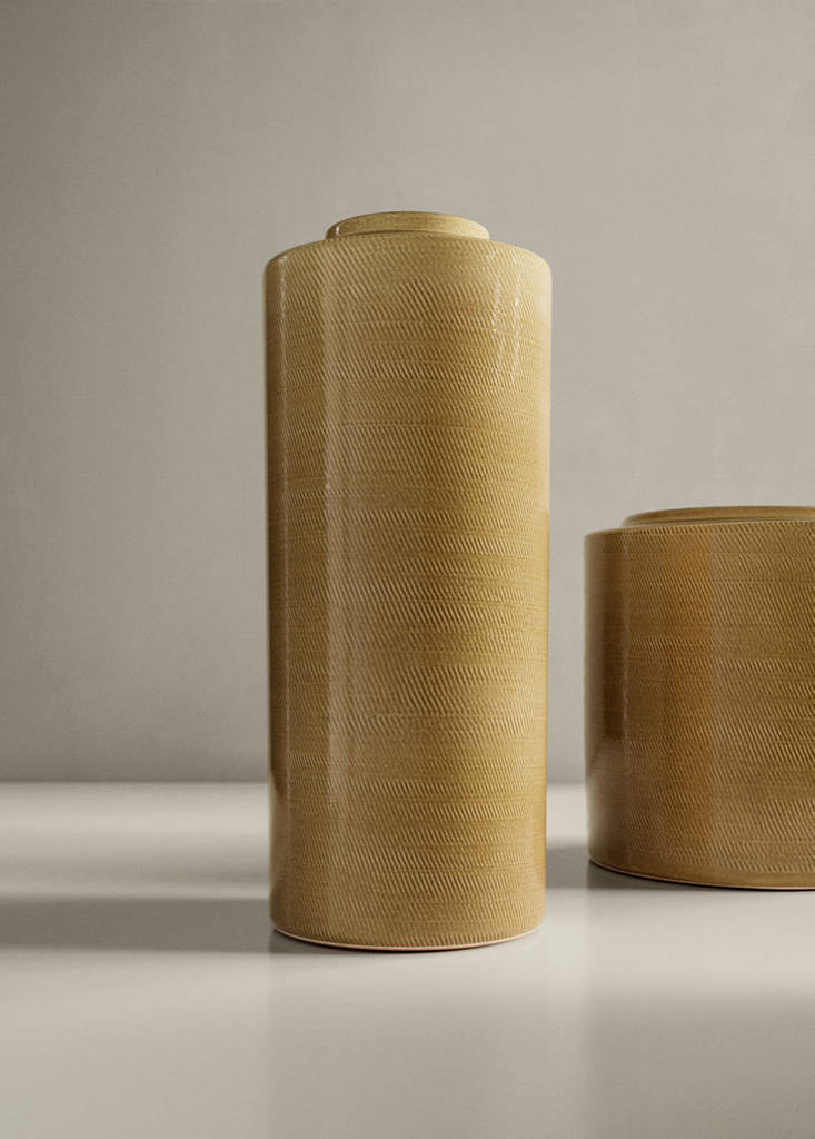 Tall engraved terracotta vase — Khaki