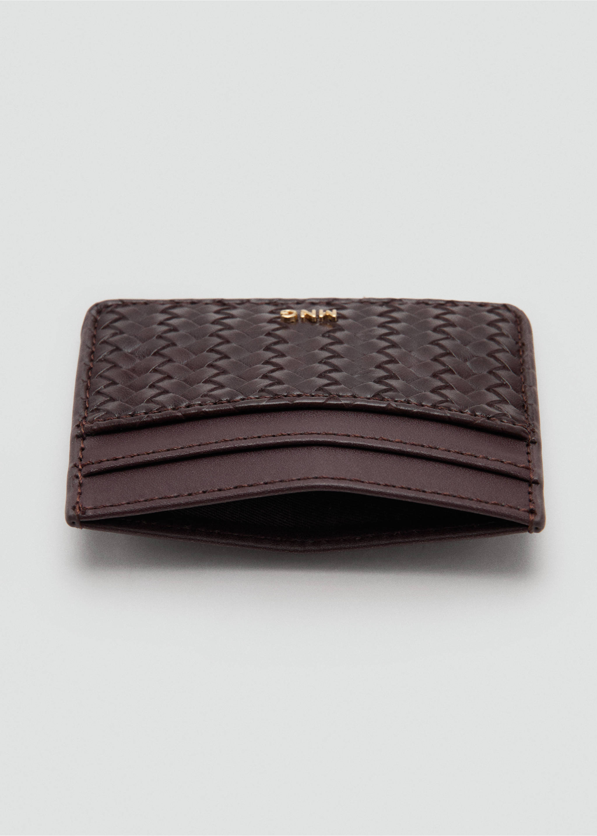 Braided cardholder - Details of the article 2, Chocolate. Ref: 37041551-00.