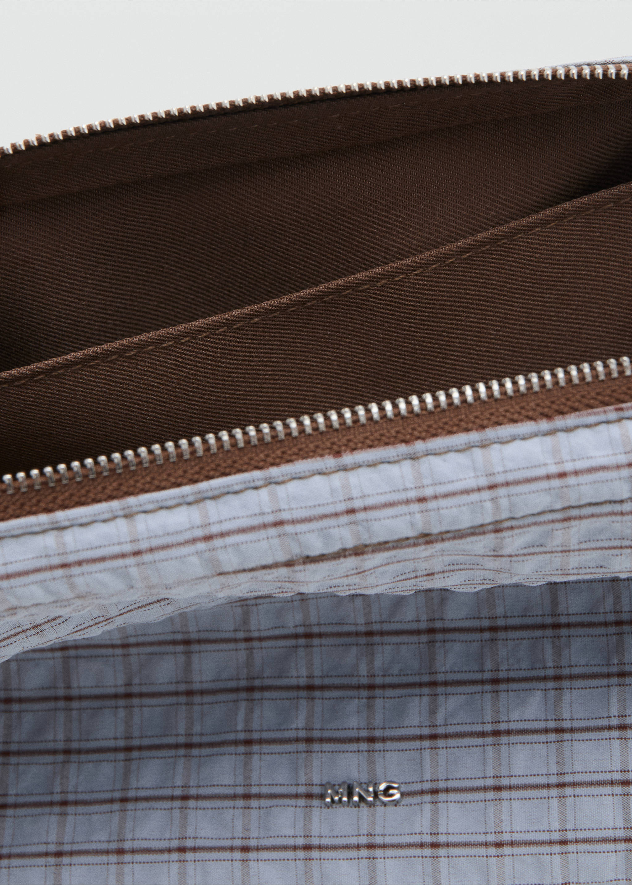 Checked cotton blend wash bag - Details of the article 2, Blue. Ref: 37042009-00.