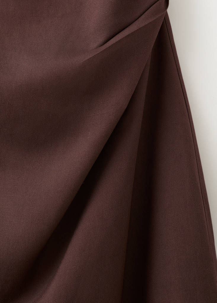 Side ruched dress with tie detail — Brown