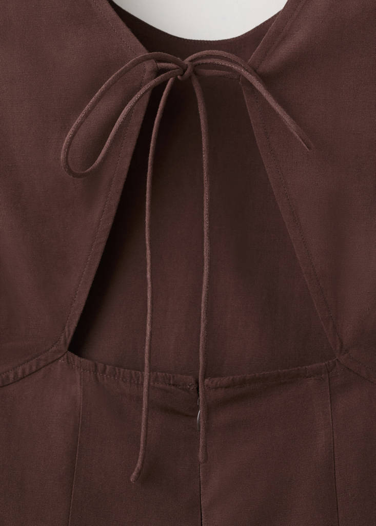Side ruched dress with tie detail — Brown