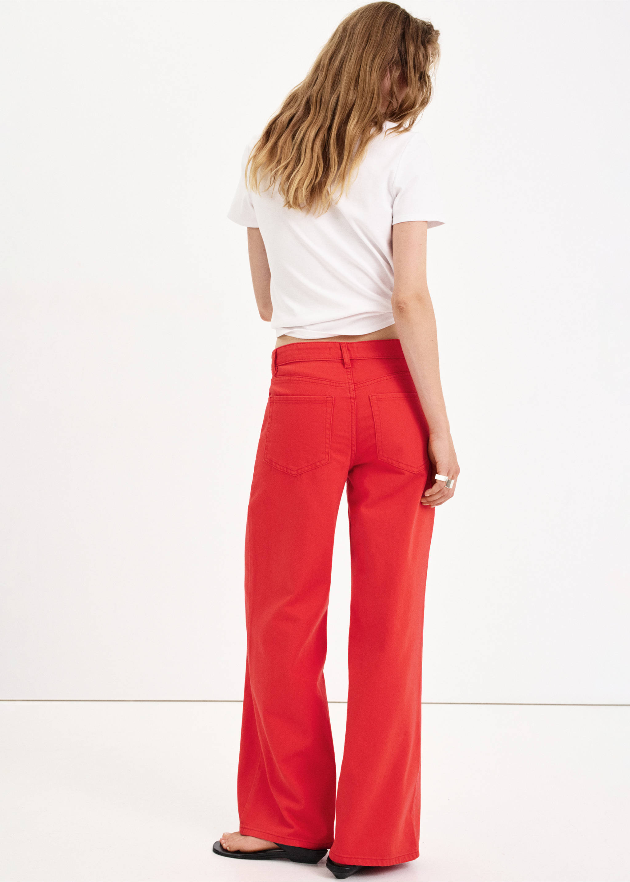 Low-rise wideleg jeans - Reverse of the article, Red. Ref: 37042527-00.