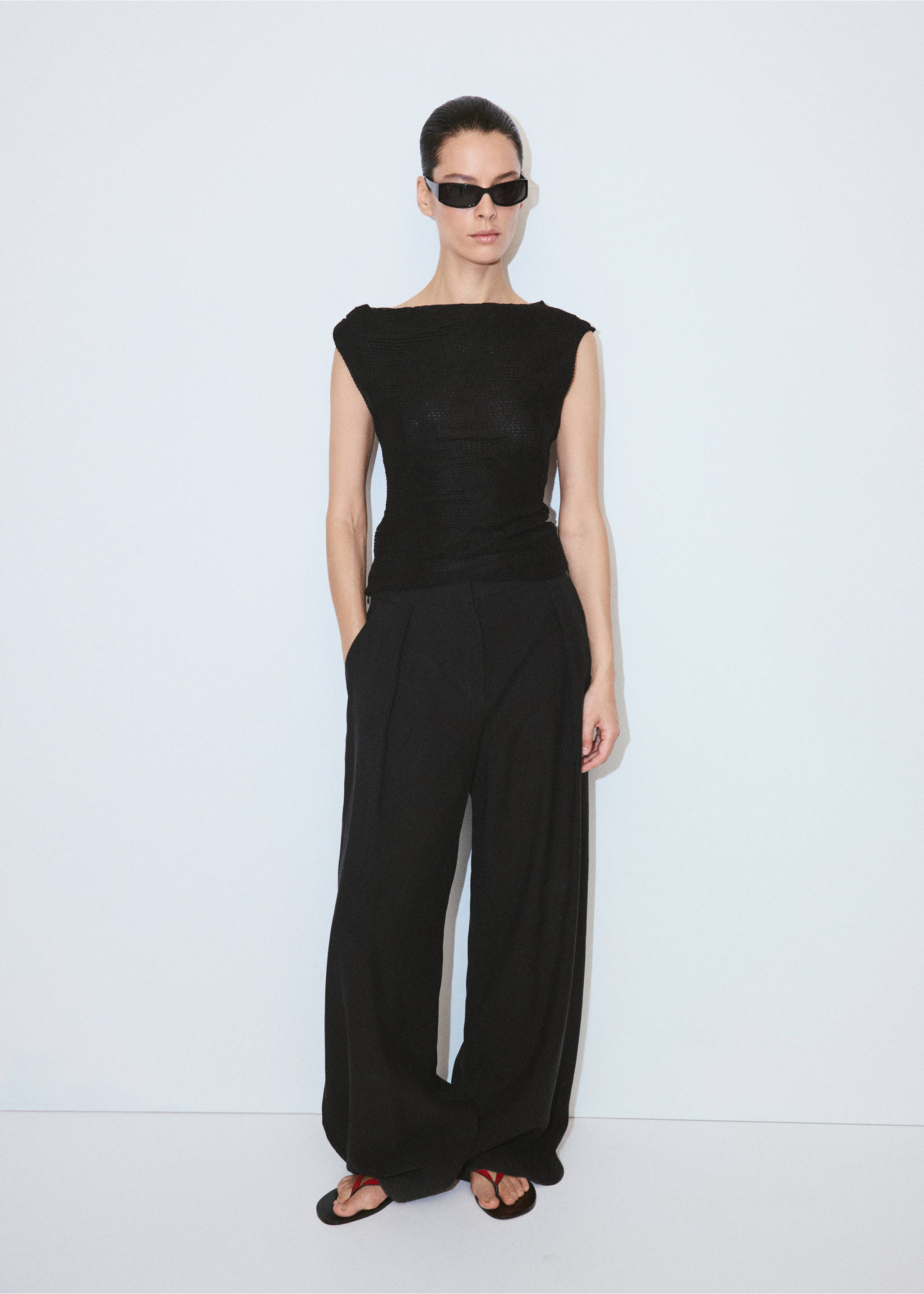 Asymmetrical top with floral embroidery - General plane, Black. Ref: 37042528-00.