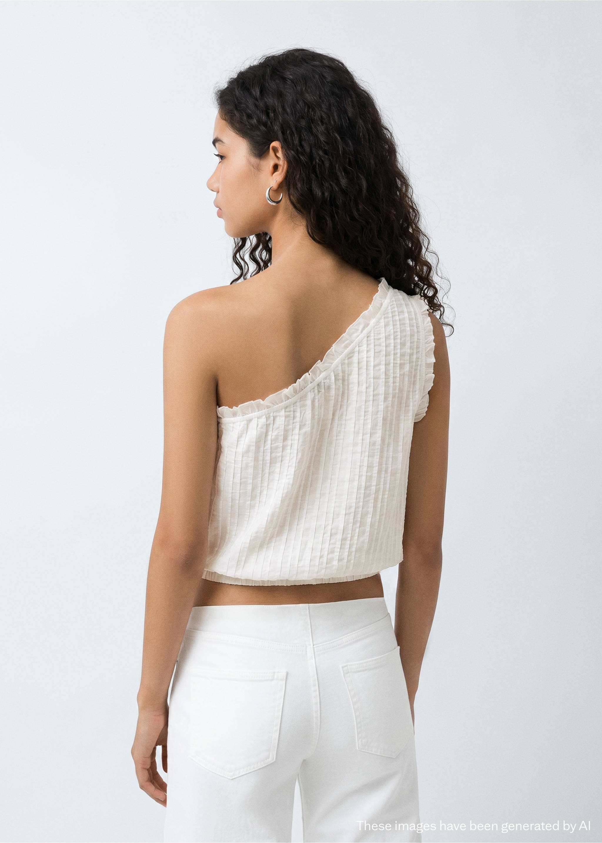 Asymmetrical cotton top - Reverse of the article, Off White. Ref: 37042535-00.