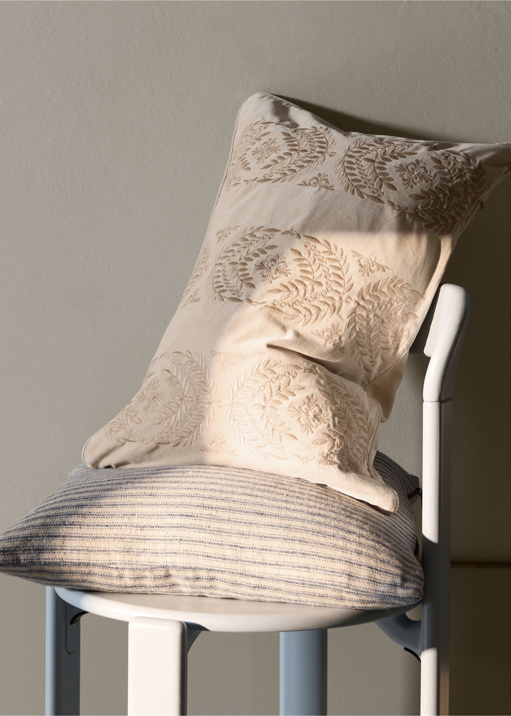 Embroidered velvet cushion cover - General plane, Beige. Ref: 37042545-00.