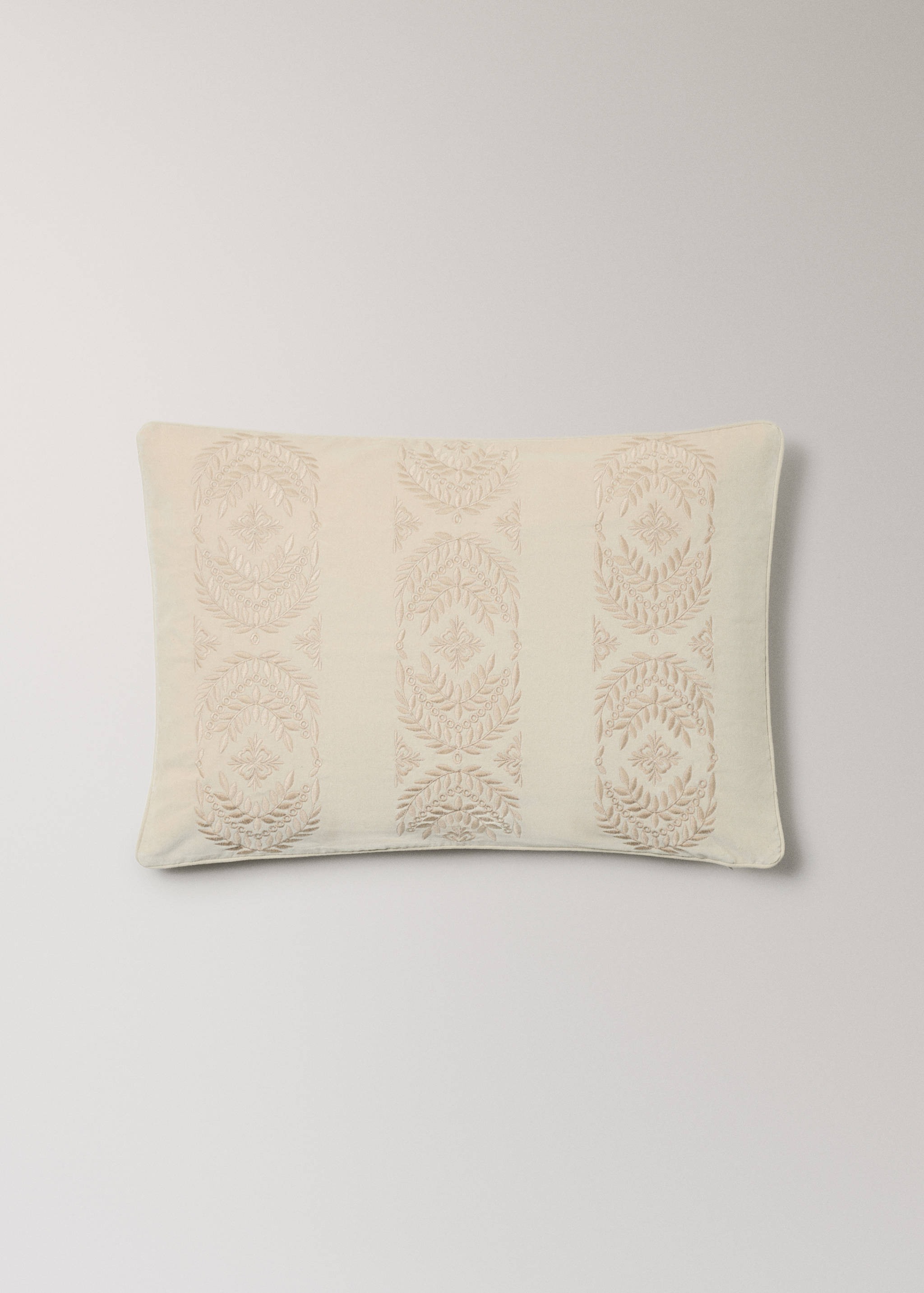 Embroidered velvet cushion cover - Article without model