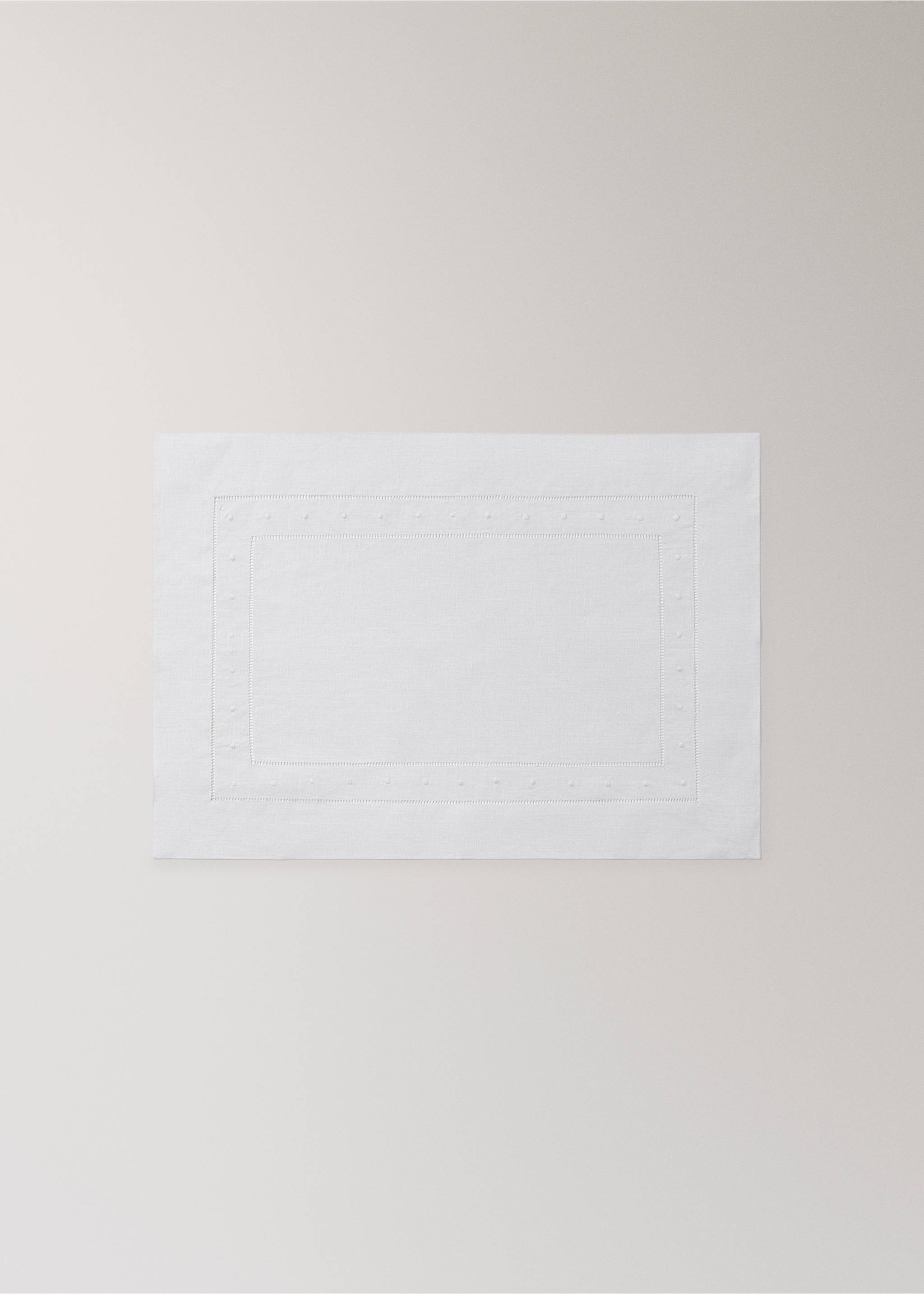 Embroidered dot table mat - Article without model, White. Ref: 37042546-00.