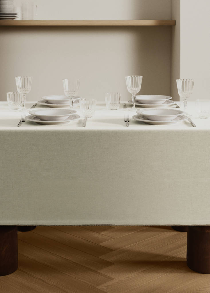 Resin-coated 100% linen tablecloth with contrasting overlock for 6 to 8 diners — Off White