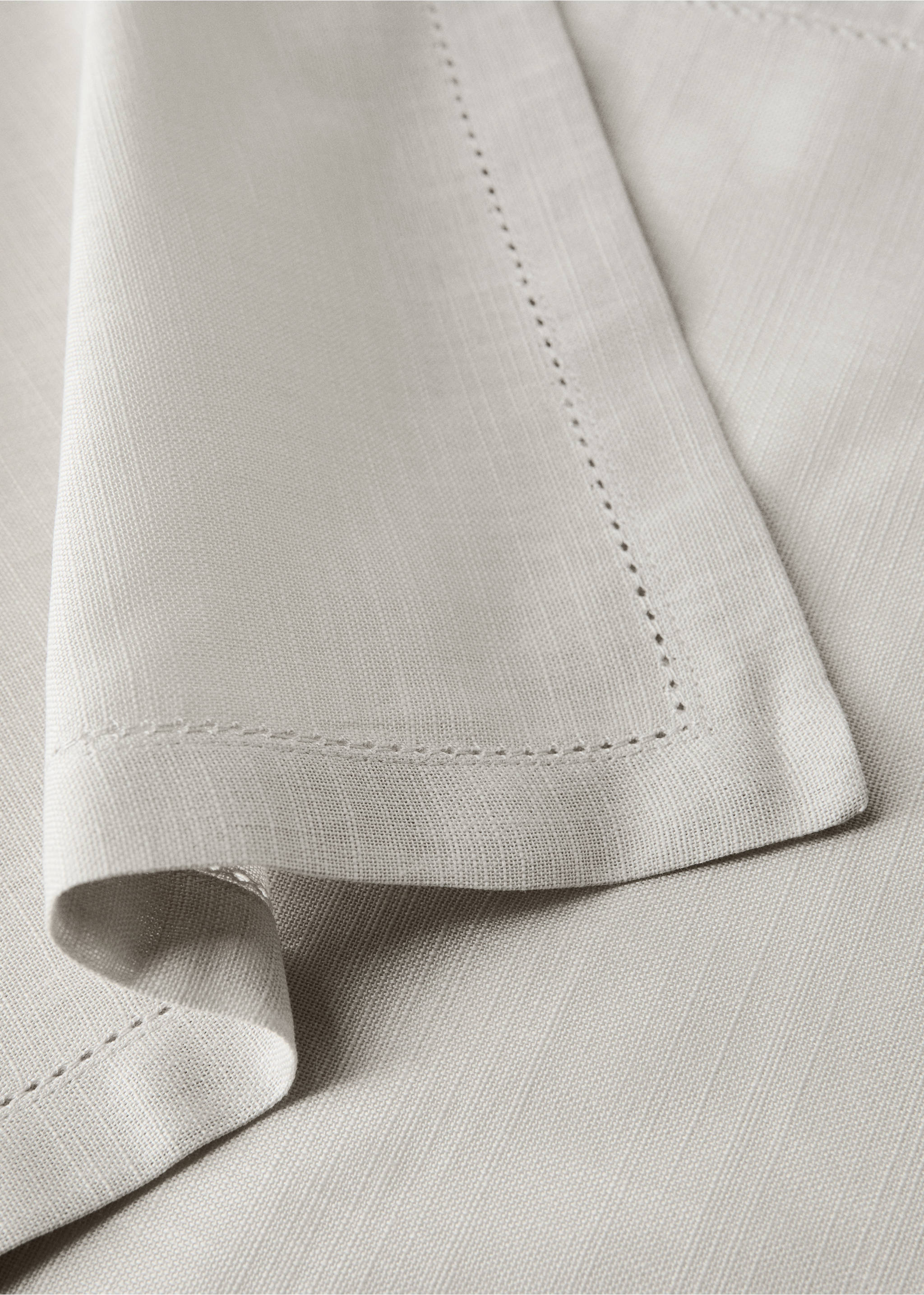 Cotton placemat with hemstitch - Details of the article 1, Light/Pastel Brown. Ref: 37042549-00.