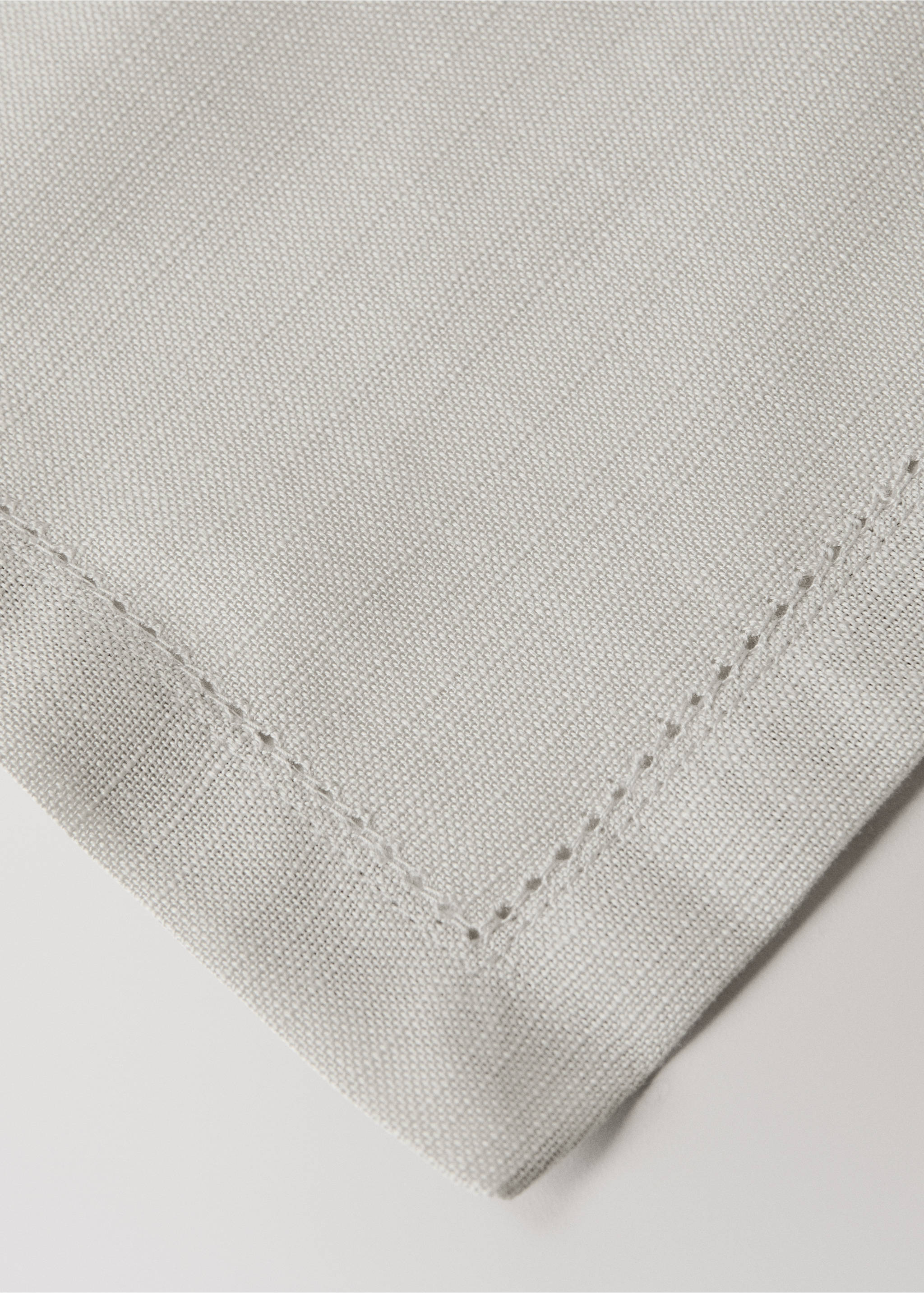 Cotton placemat with hemstitch - Details of the article 2, Light/Pastel Brown. Ref: 37042549-00.