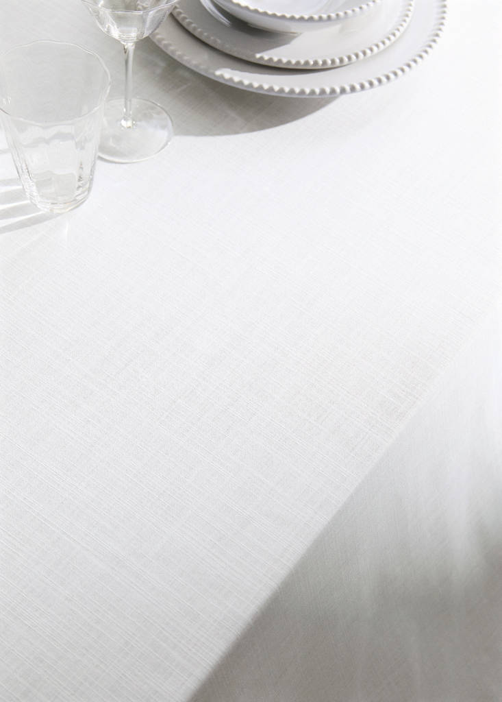 Round cotton hemstitch tablecloth for 8 to 10 people — White