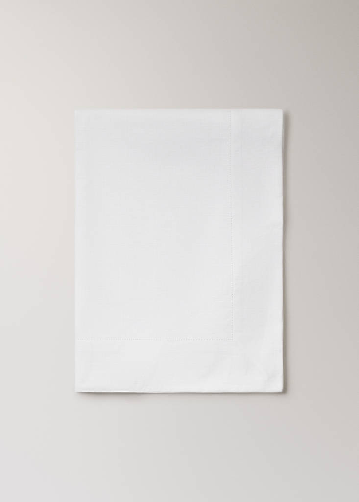 Round cotton hemstitch tablecloth for 8 to 10 people — White