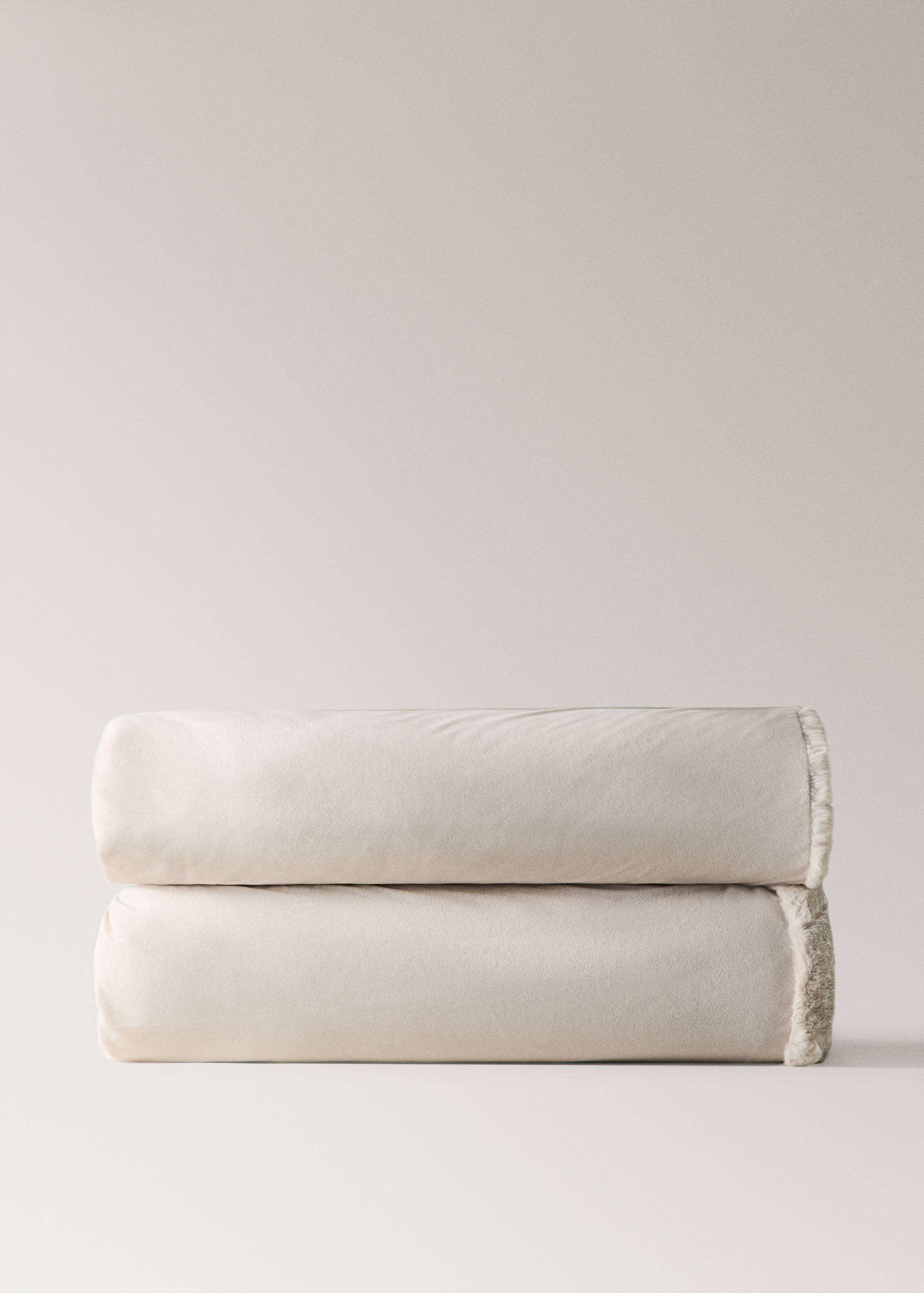 Soft textured blanket - Details of the article 3