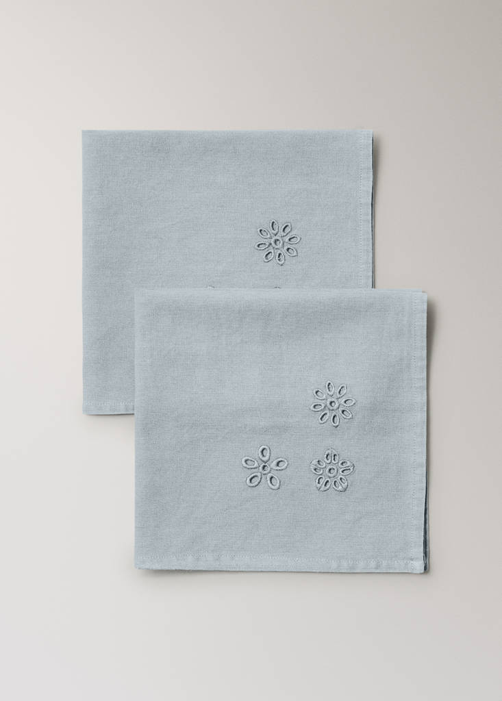 Floral embroidered serviettes — Blue