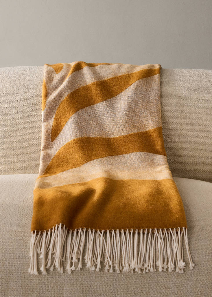 Floral design throw with tassels — Yellow