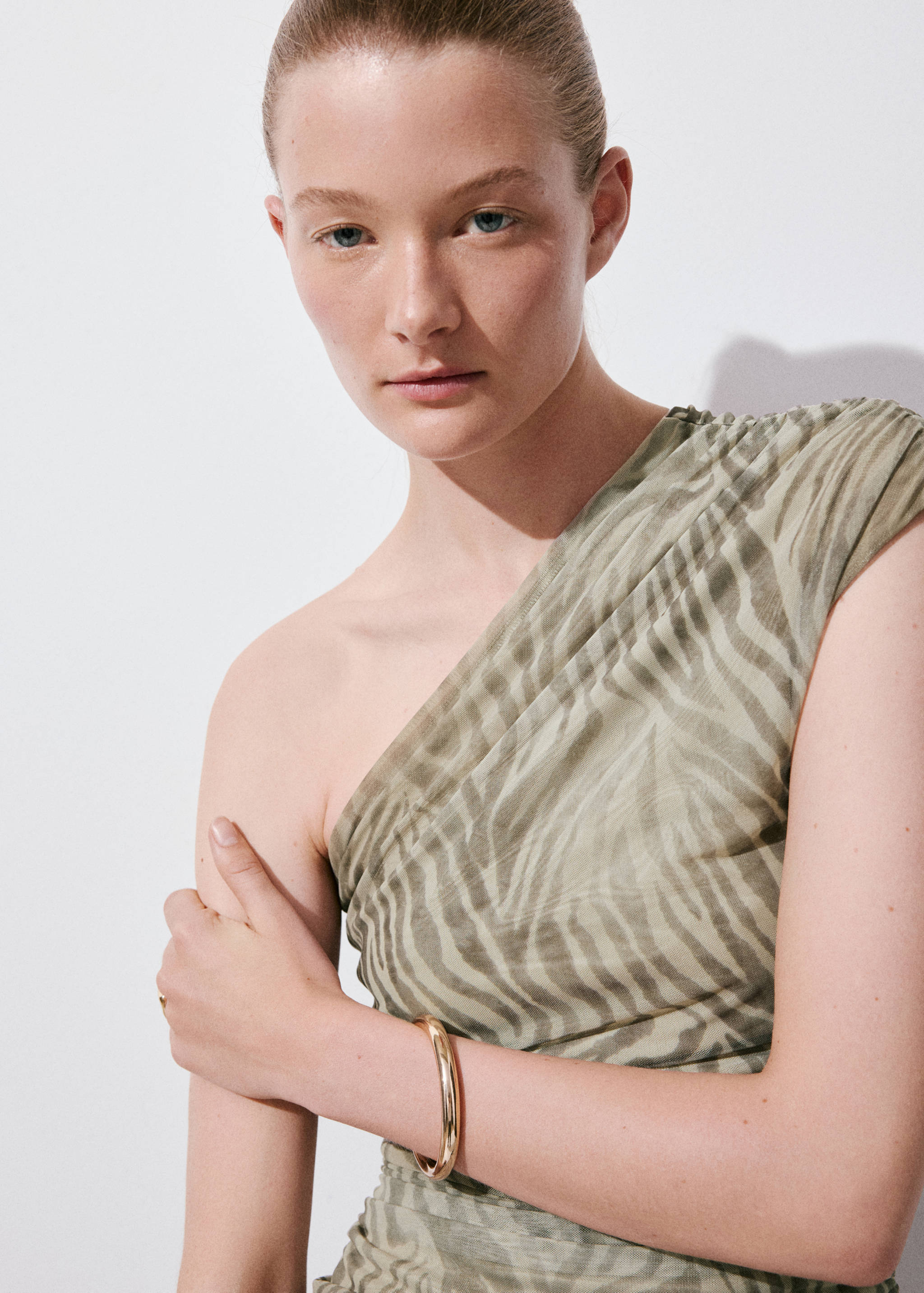 Asymmetric printed top - Details of the article 1