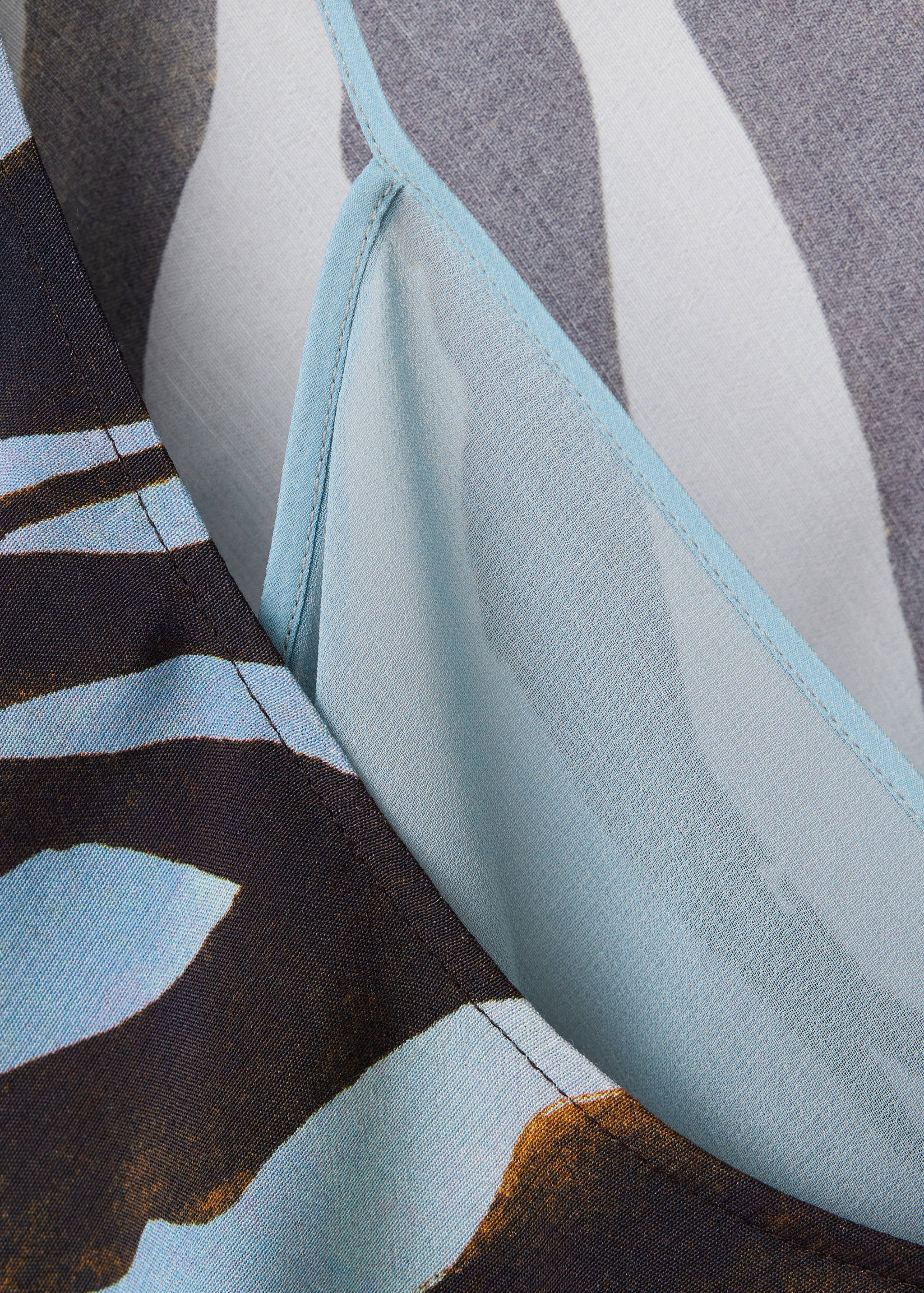 Short patterned dress - Details of the article 0