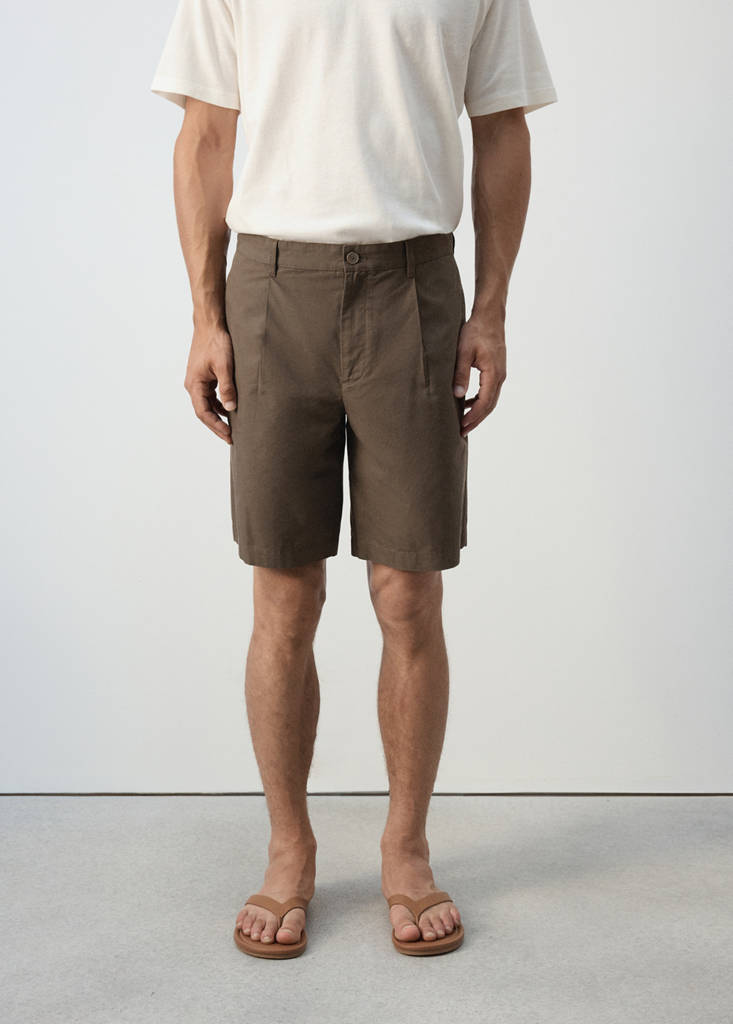 Lyocell cotton blend pleated bermuda shorts — Brown